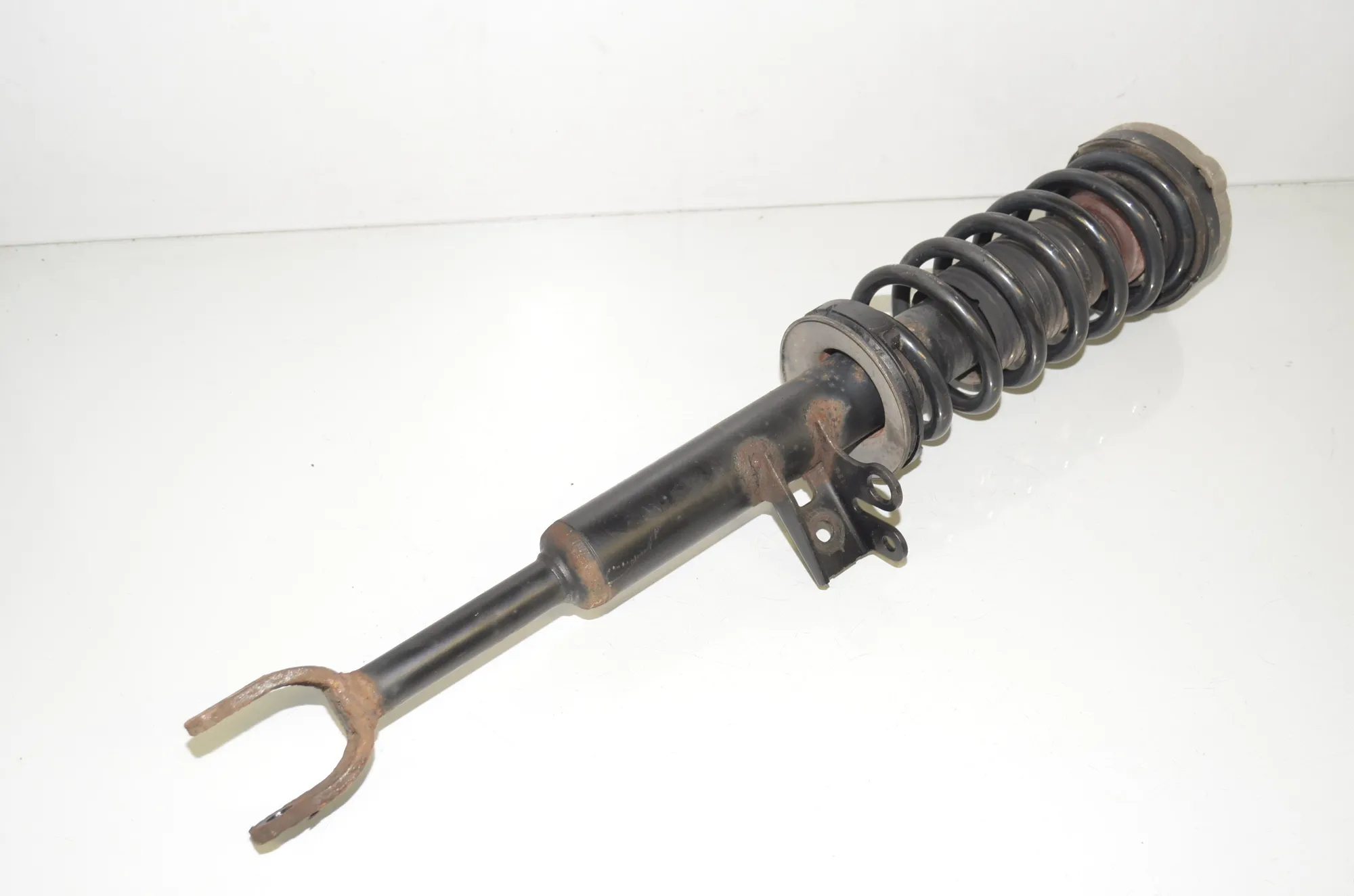 Front Right Shock Absorber – OEM 6797768 · BMW 5 Touring (F11) 530 d 2013 – 4