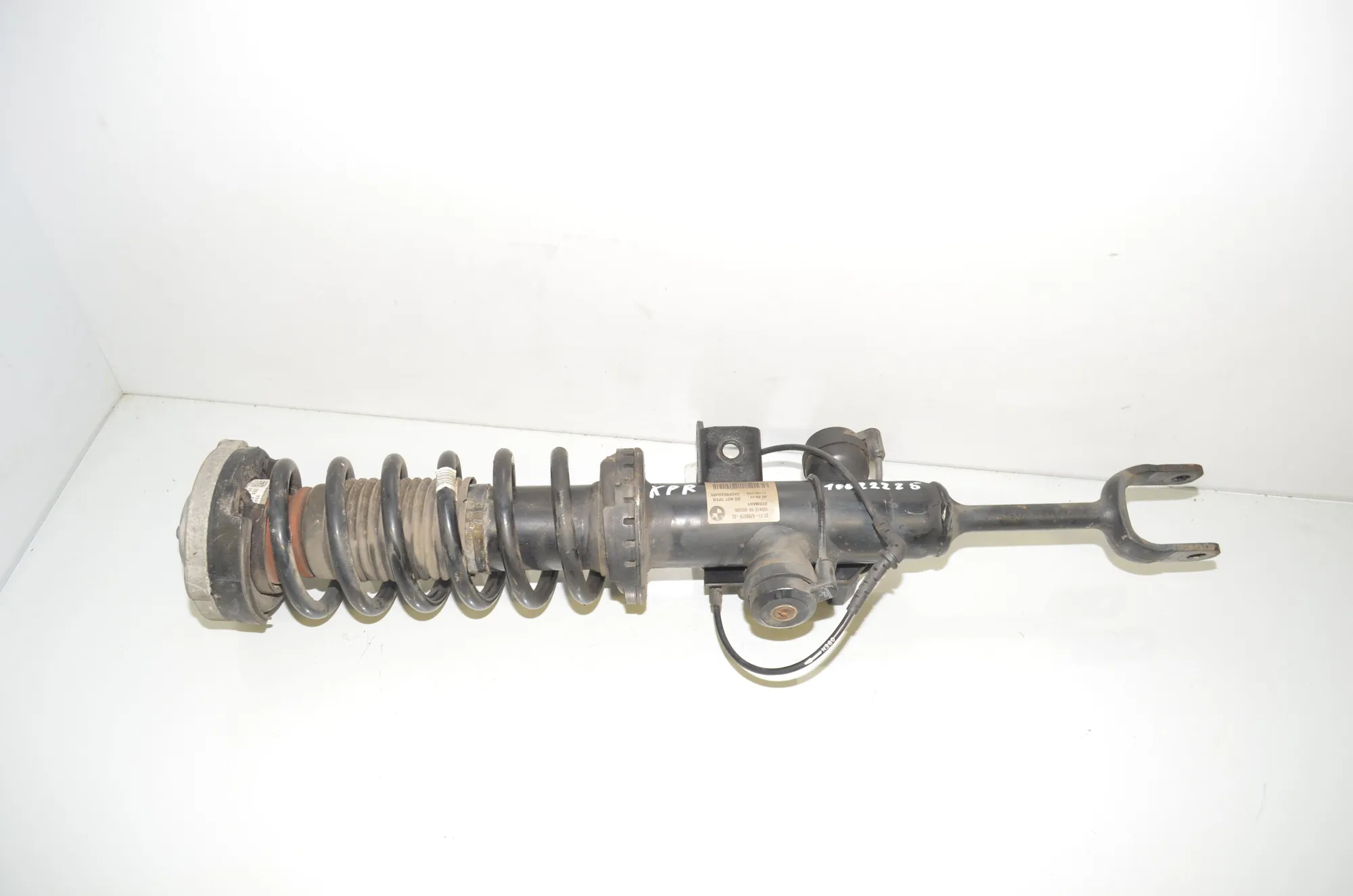 Front Left Shock Absorber – OEM 6796979 · BMW 5 Touring (F11) 530 d 2012