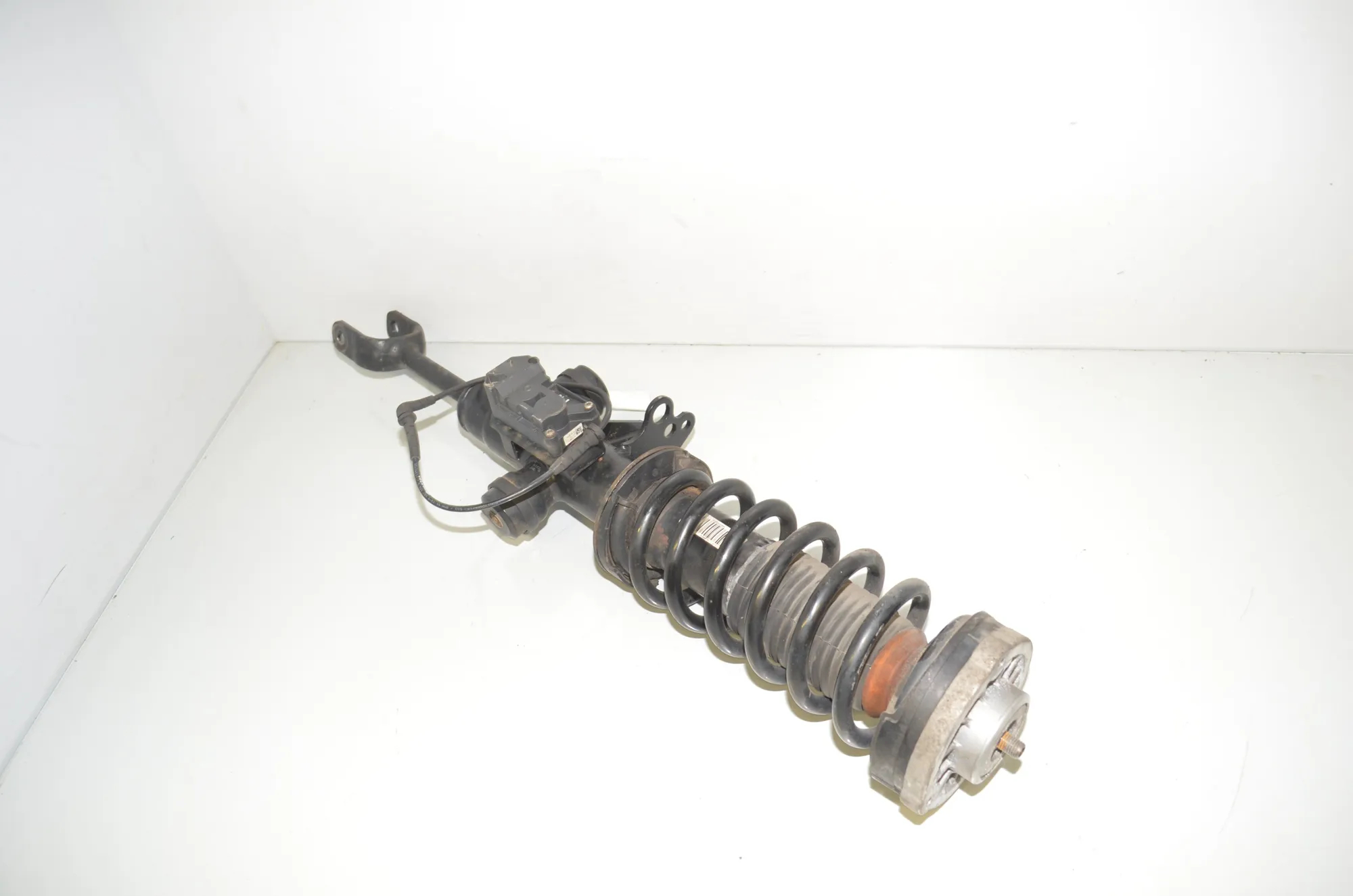Front Left Shock Absorber – OEM 6796979 · BMW 5 Touring (F11) 530 d 2012 – 4