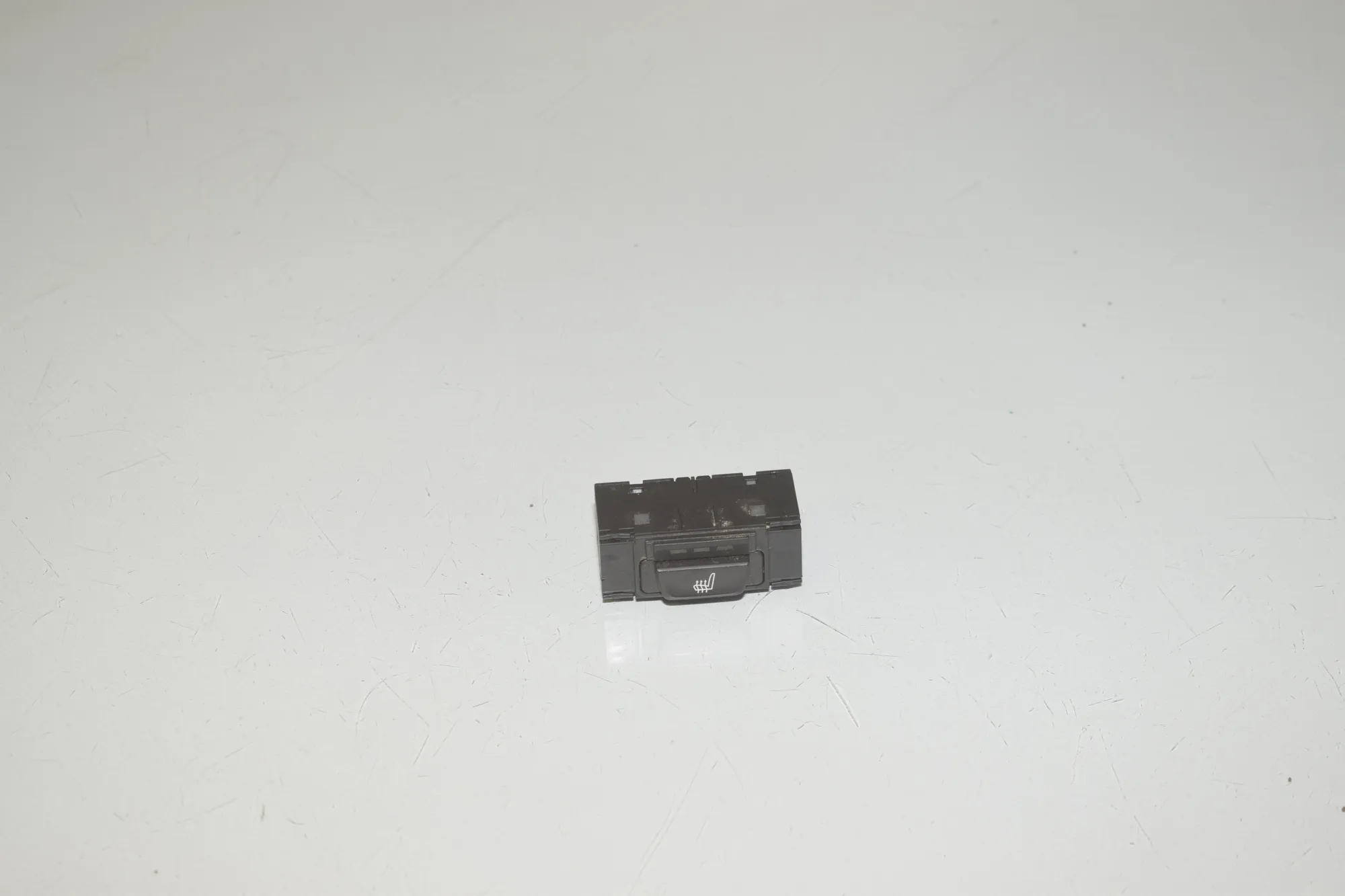 Seat Heating Switch – OEM 6828057 · BMW X5 (G05) (2018 - -) xDrive M 50 d 2019