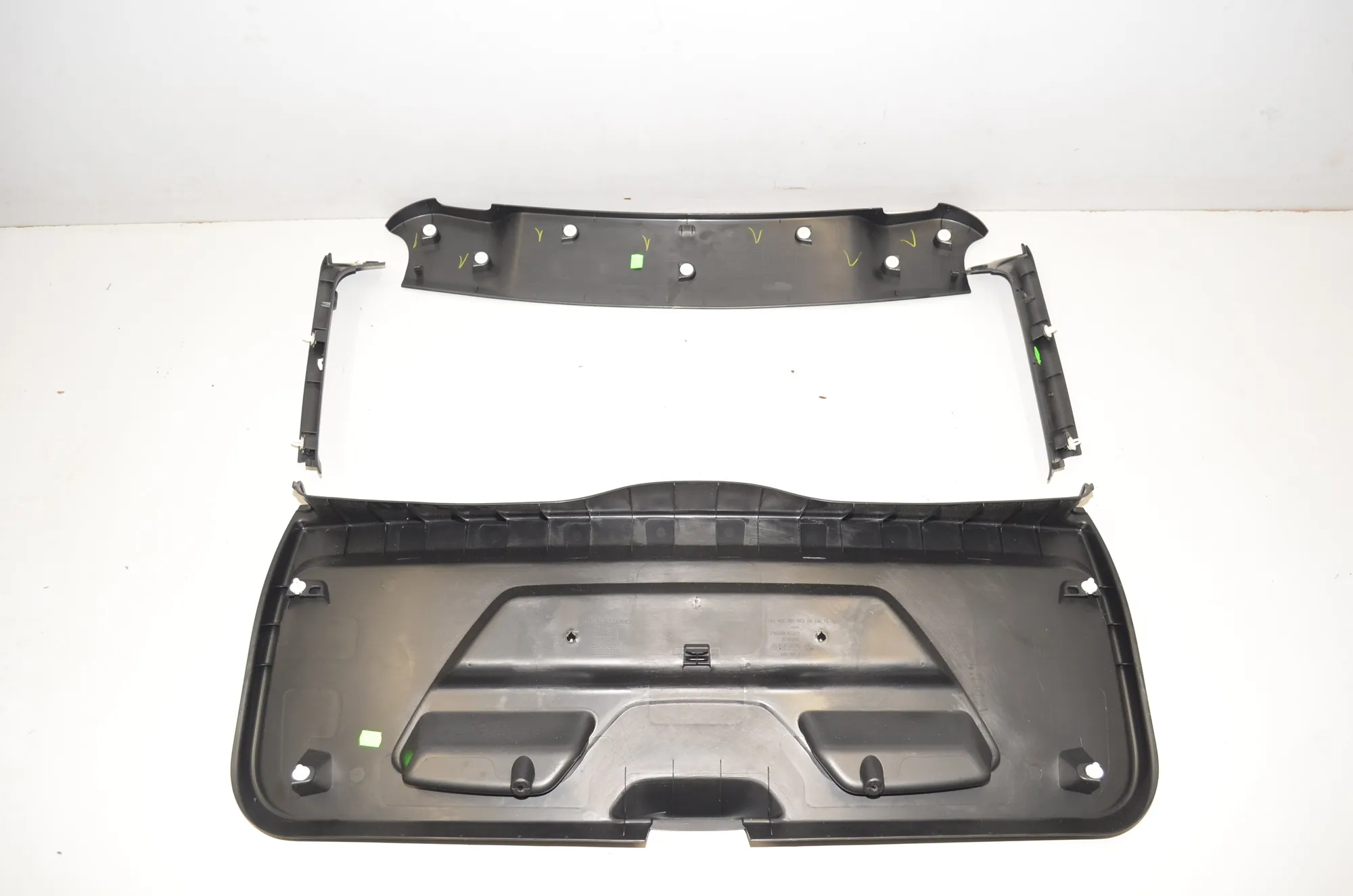 Tailgate Bootlid Cover Trim – OEM 7305089 · BMW i3 (I01) s Electric 2022 – 3