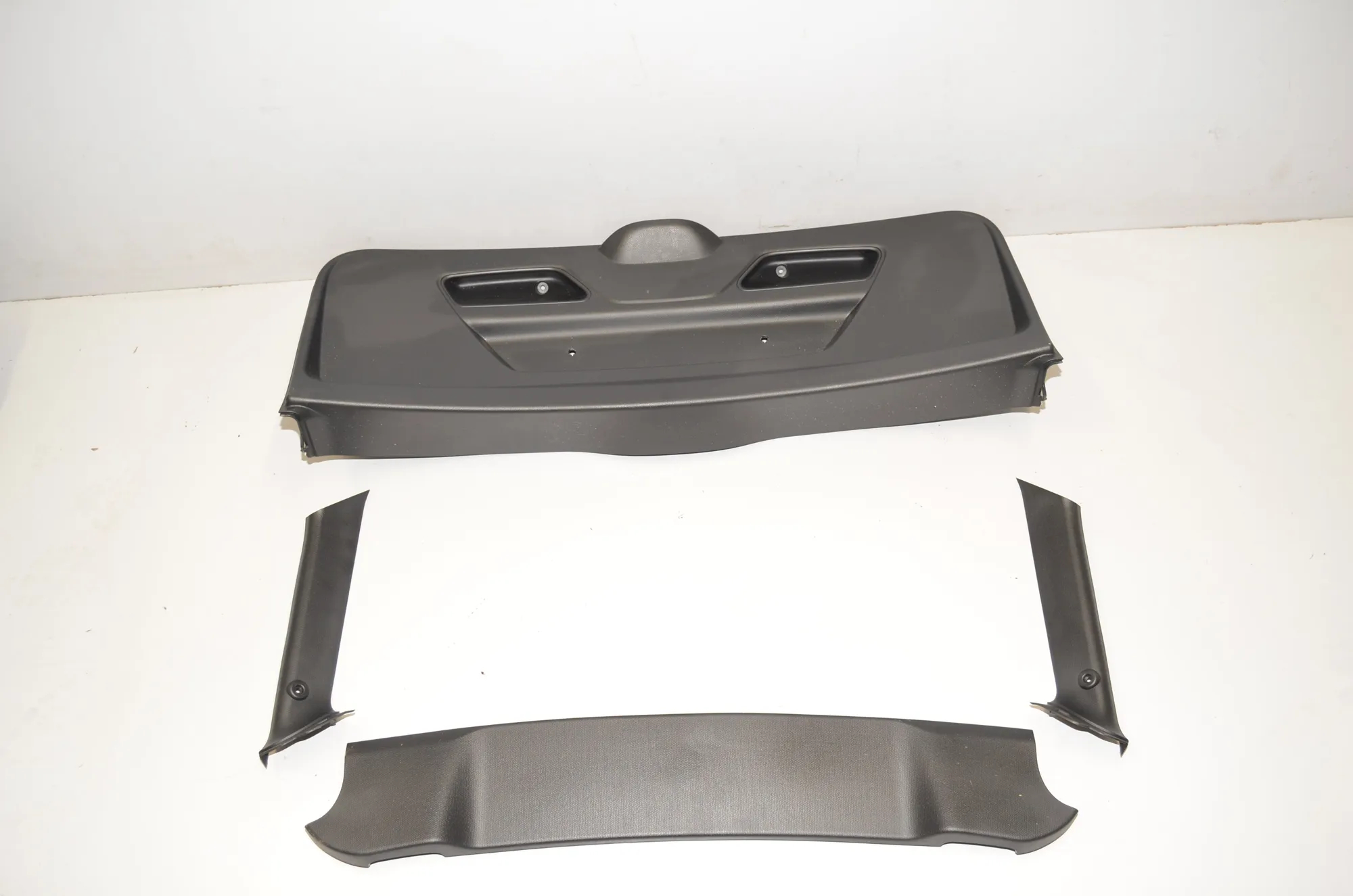 Tailgate Bootlid Cover Trim – OEM 7305089 · BMW i3 (I01) s Electric 2022 – 2