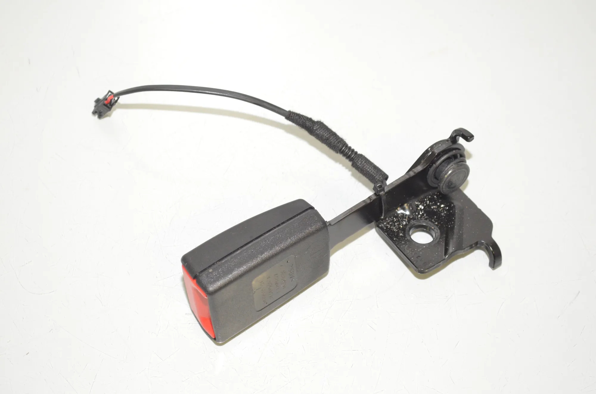 Rear Left Seat Buckle – OEM 9479515 · BMW i3 (I01) s Electric 2022