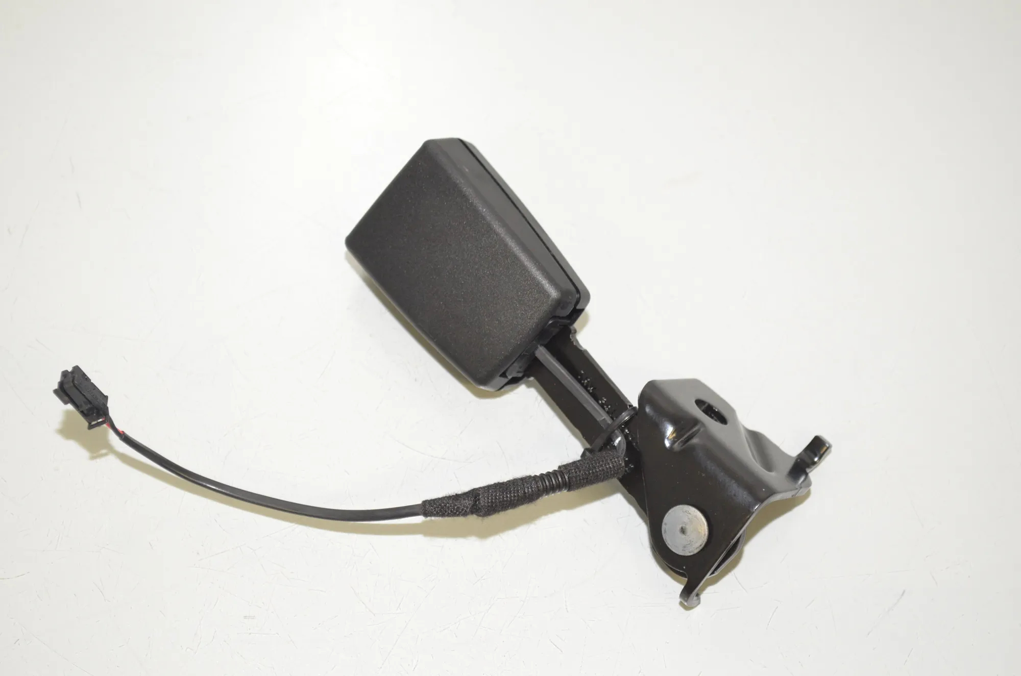 Rear Left Seat Buckle – OEM 9479515 · BMW i3 (I01) s Electric 2022 – 3