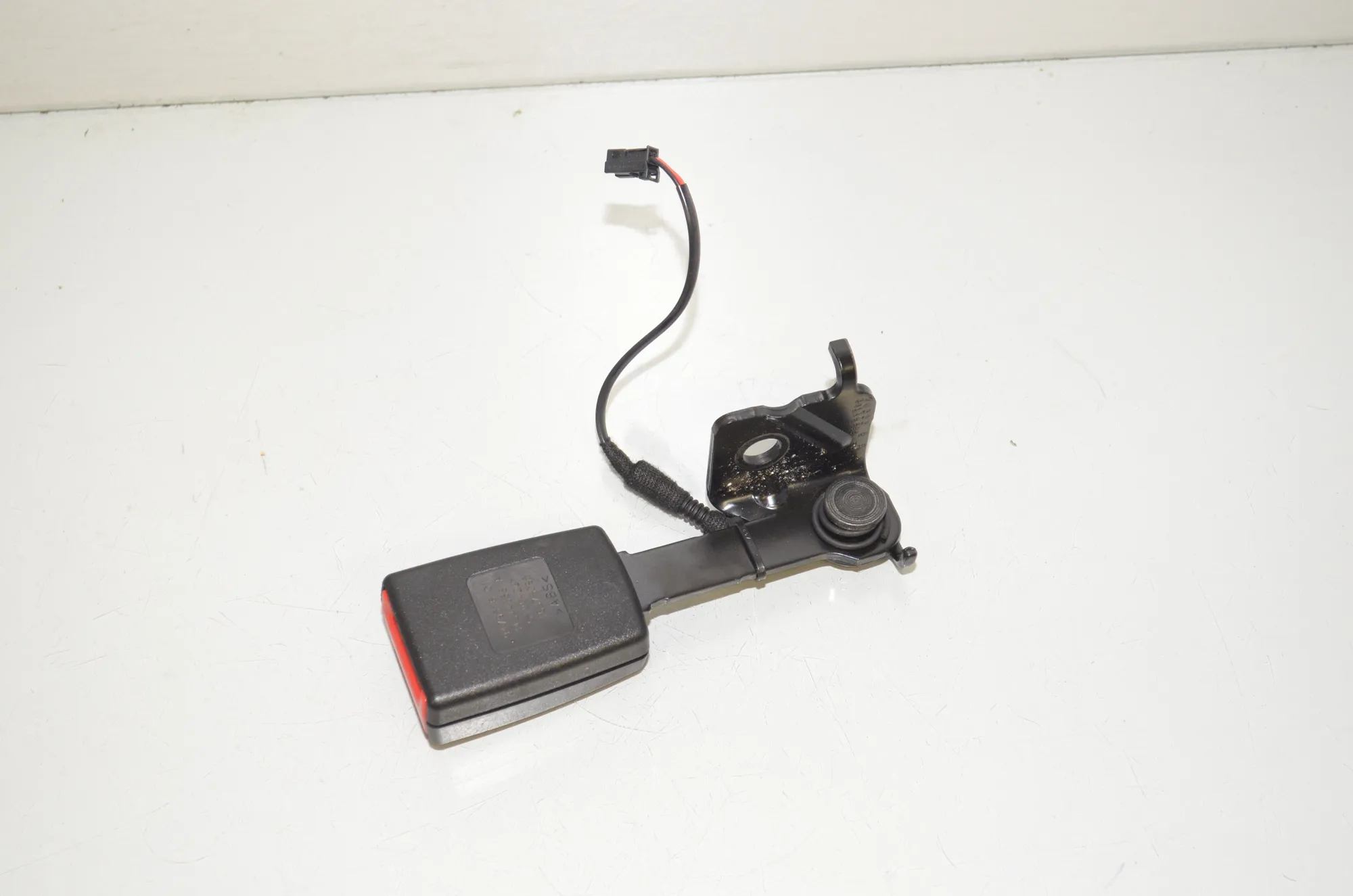 Rear Right Seat Buckle – OEM 9479516 · BMW i3 (I01) s Electric 2022 – 3