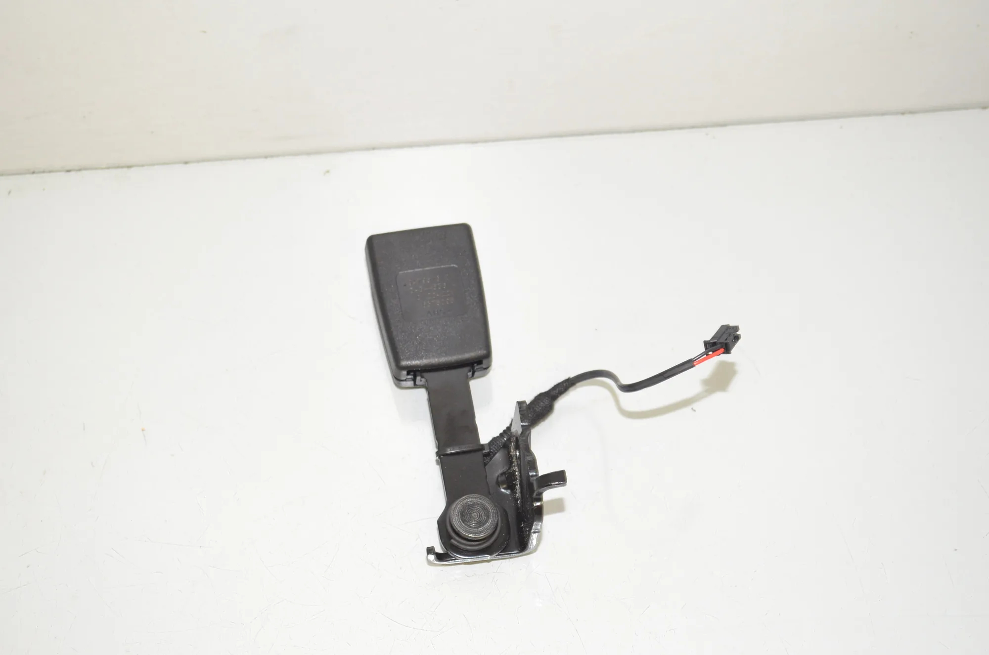 Rear Right Seat Buckle – OEM 9479516 · BMW i3 (I01) s Electric 2022 – 4
