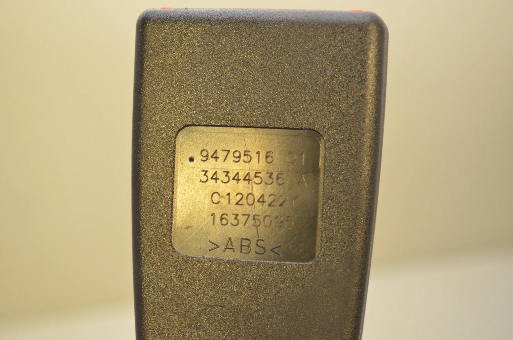 Rear Right Seat Buckle – OEM 9479516 · BMW i3 (I01) s Electric 2022 – 5