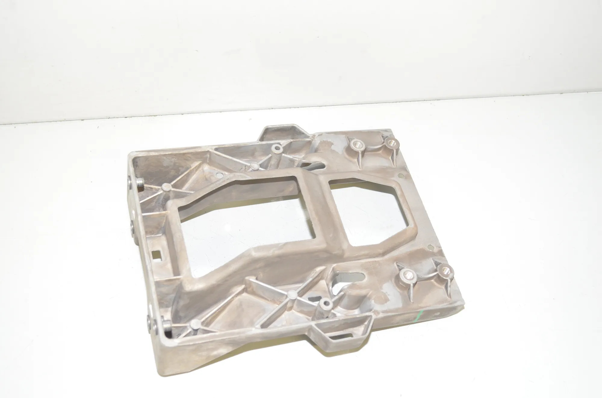 Bracket – OEM 8500590 · BMW i3 (I01) s Electric 2022 – 4