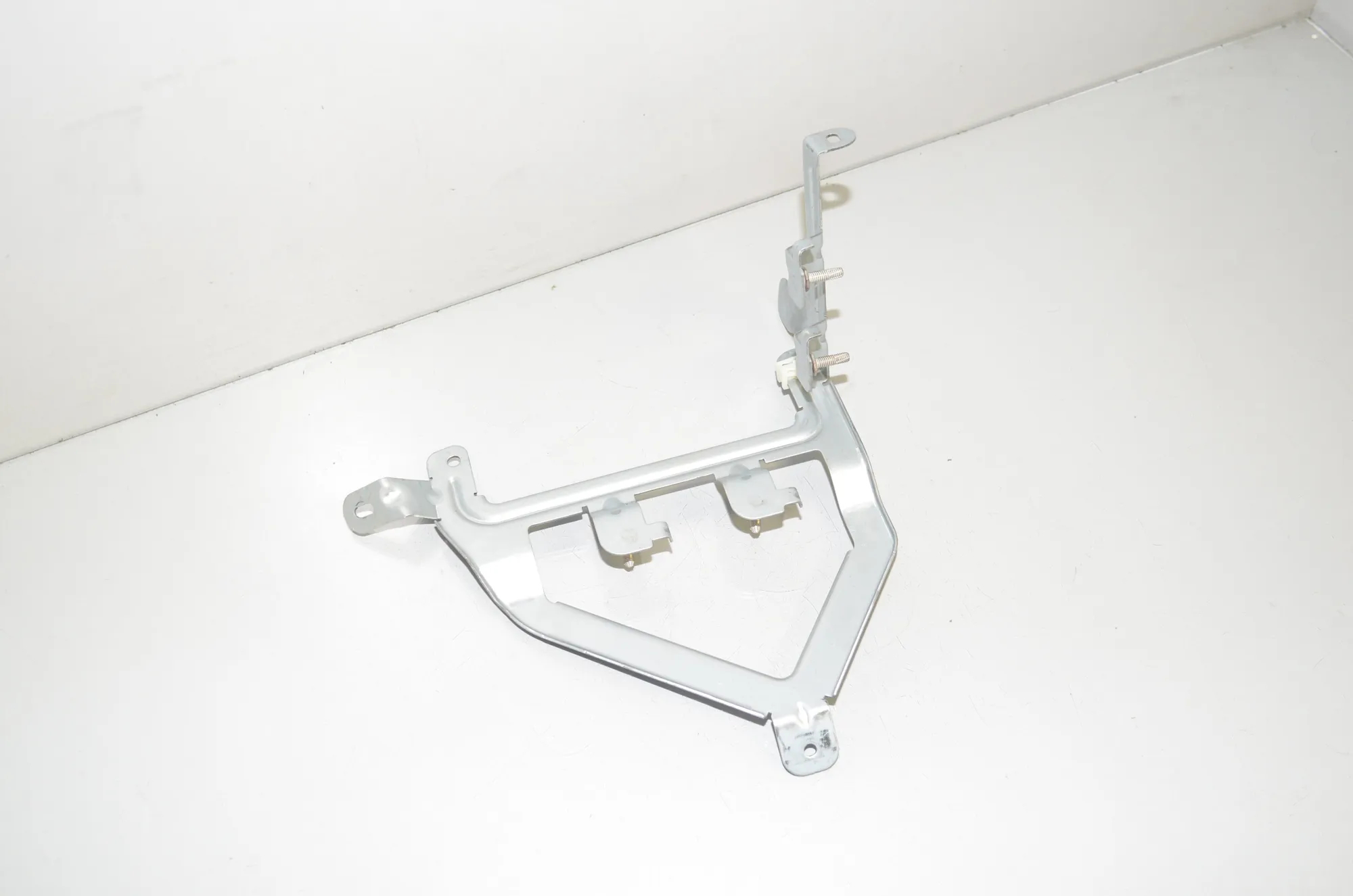 Bracket – OEM 9269844 · BMW i3 (I01) s Electric 2022 – 2