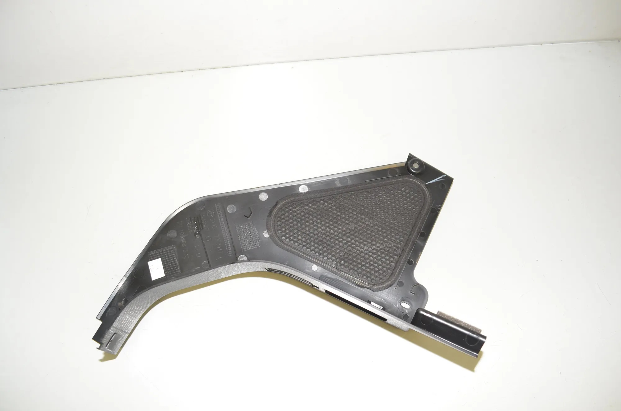 Front Left Interior Step Trim – OEM 7272417 · BMW i3 (I01) s Electric 2022 – 4