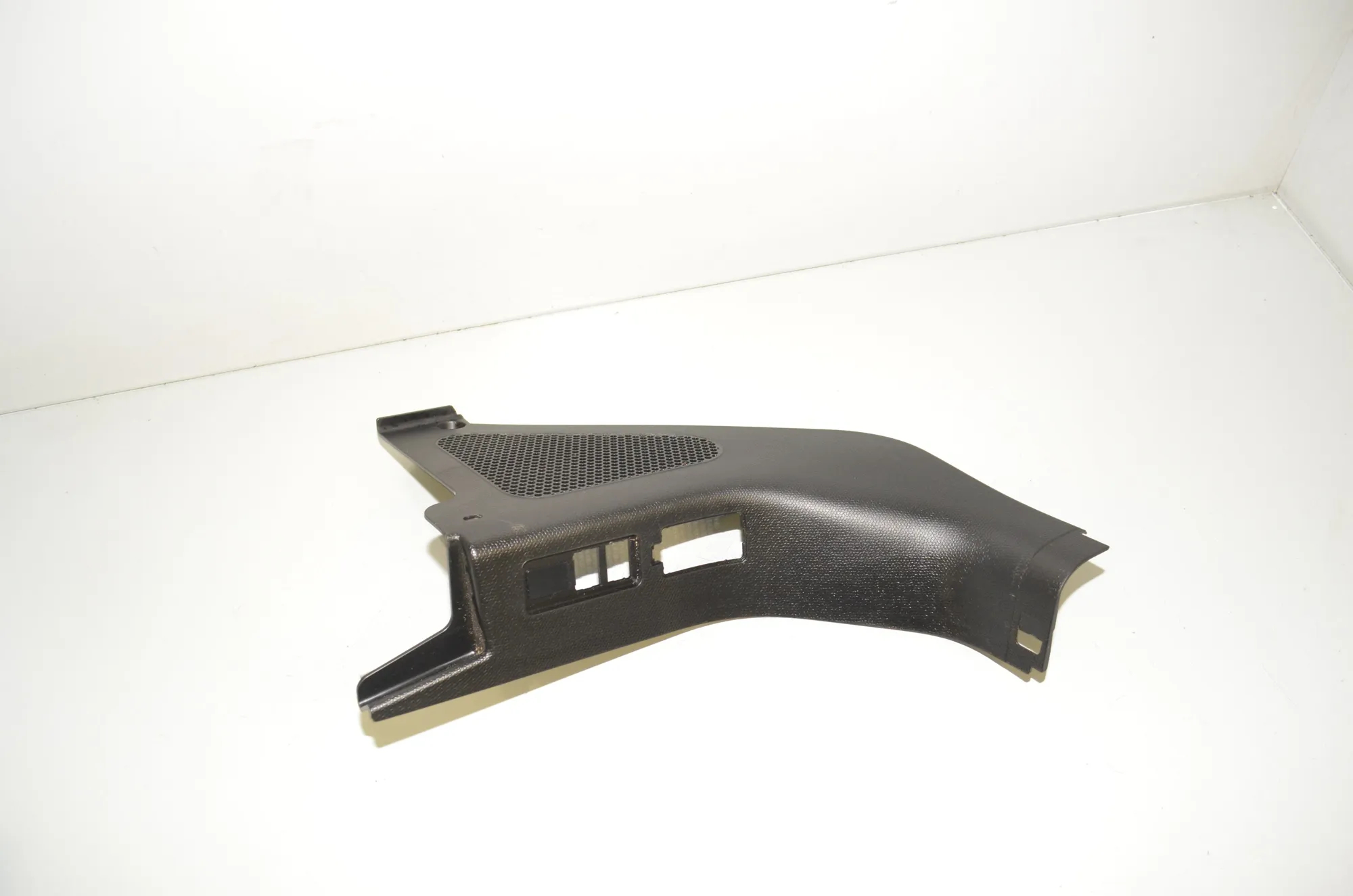 Front Left Interior Step Trim – OEM 7272417 · BMW i3 (I01) s Electric 2022 – 2