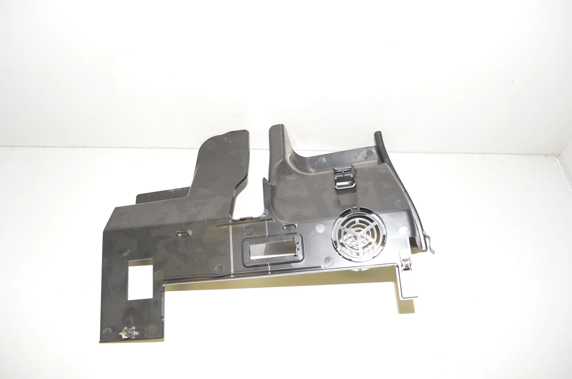 Dashboard Lower Trim – OEM 9283030 · BMW i3 (I01) s Electric 2022 – 3