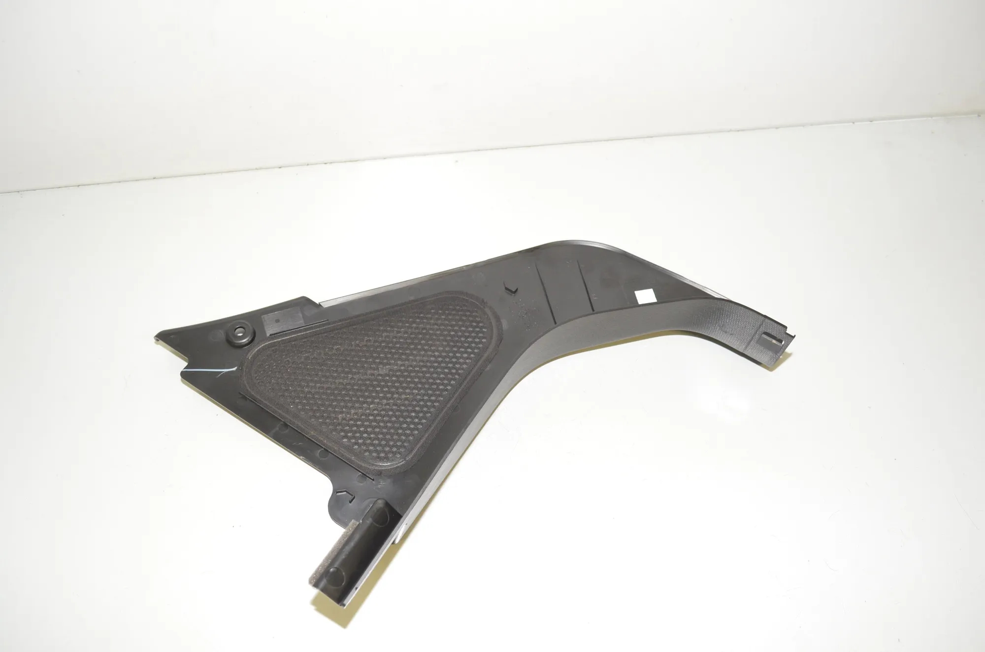 Front Right Interior Step Trim – OEM 7272418 · BMW i3 (I01) s Electric 2022 – 4