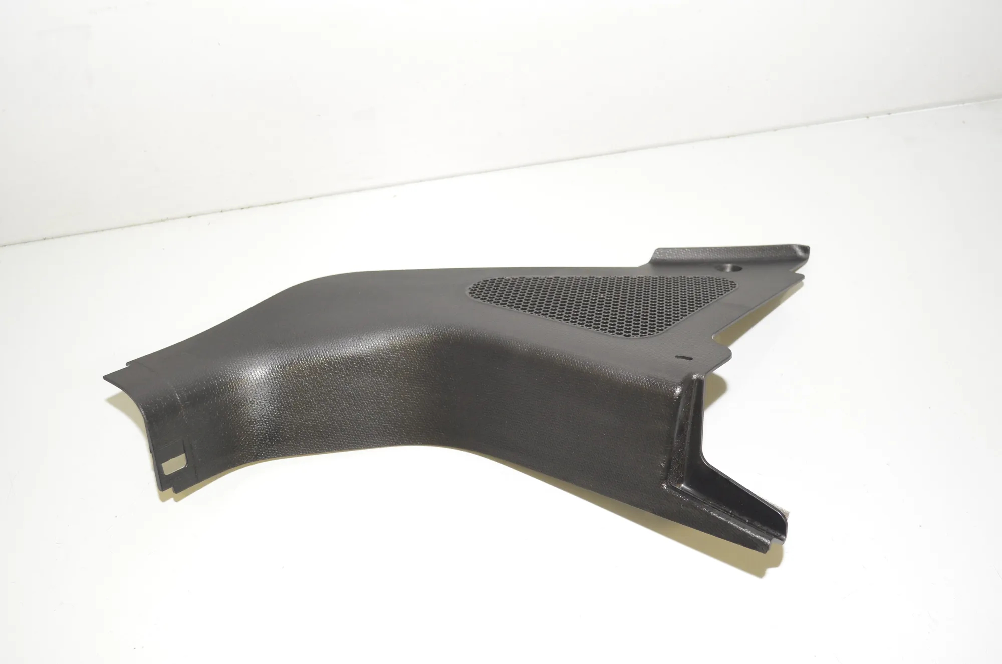 Front Right Interior Step Trim – OEM 7272418 · BMW i3 (I01) s Electric 2022 – 2