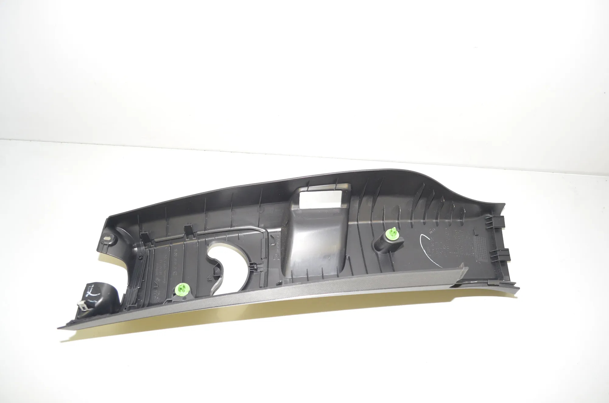 Right Side B Pillar Trim – OEM 7287936 · BMW i3 (I01) s Electric 2022 – 3