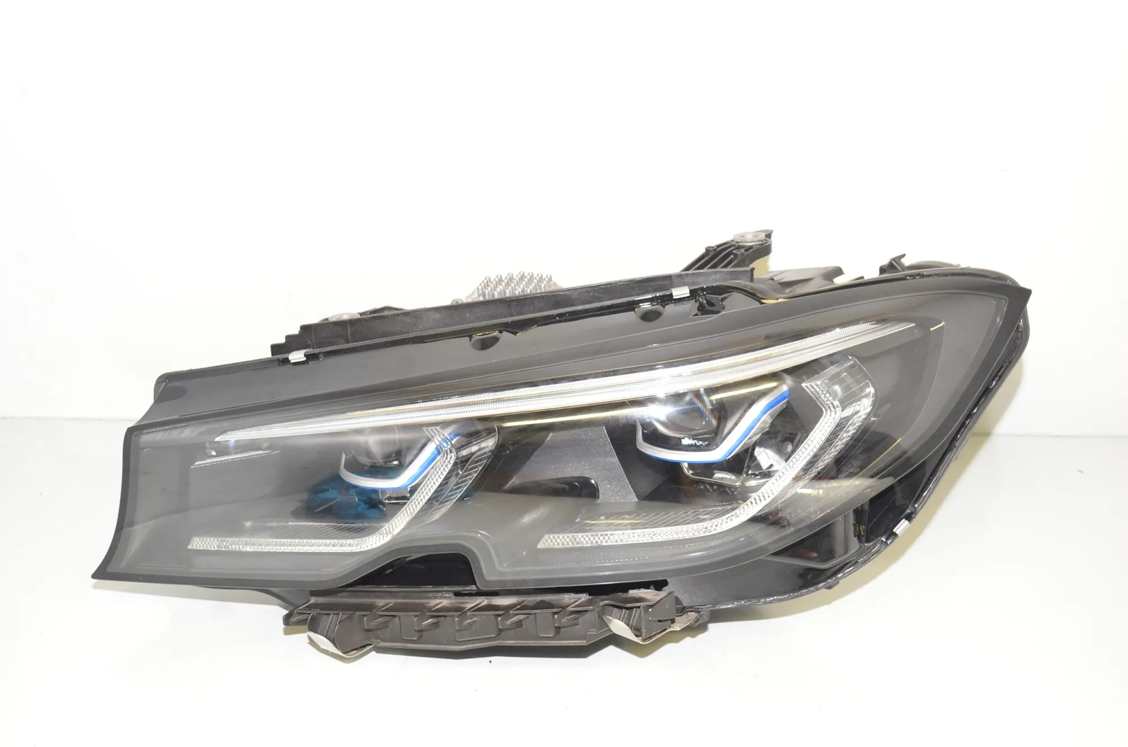 Front Left Headlight – OEM 9500915 · BMW 3 (G20, G28) (2018 - -) 330 e 2021 – 9