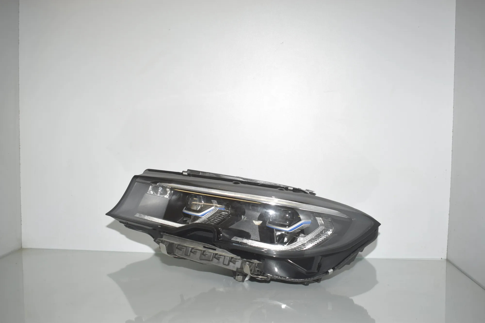Front Left Headlight – OEM 9500915 · BMW 3 (G20, G28) (2018 - -) 330 e 2021