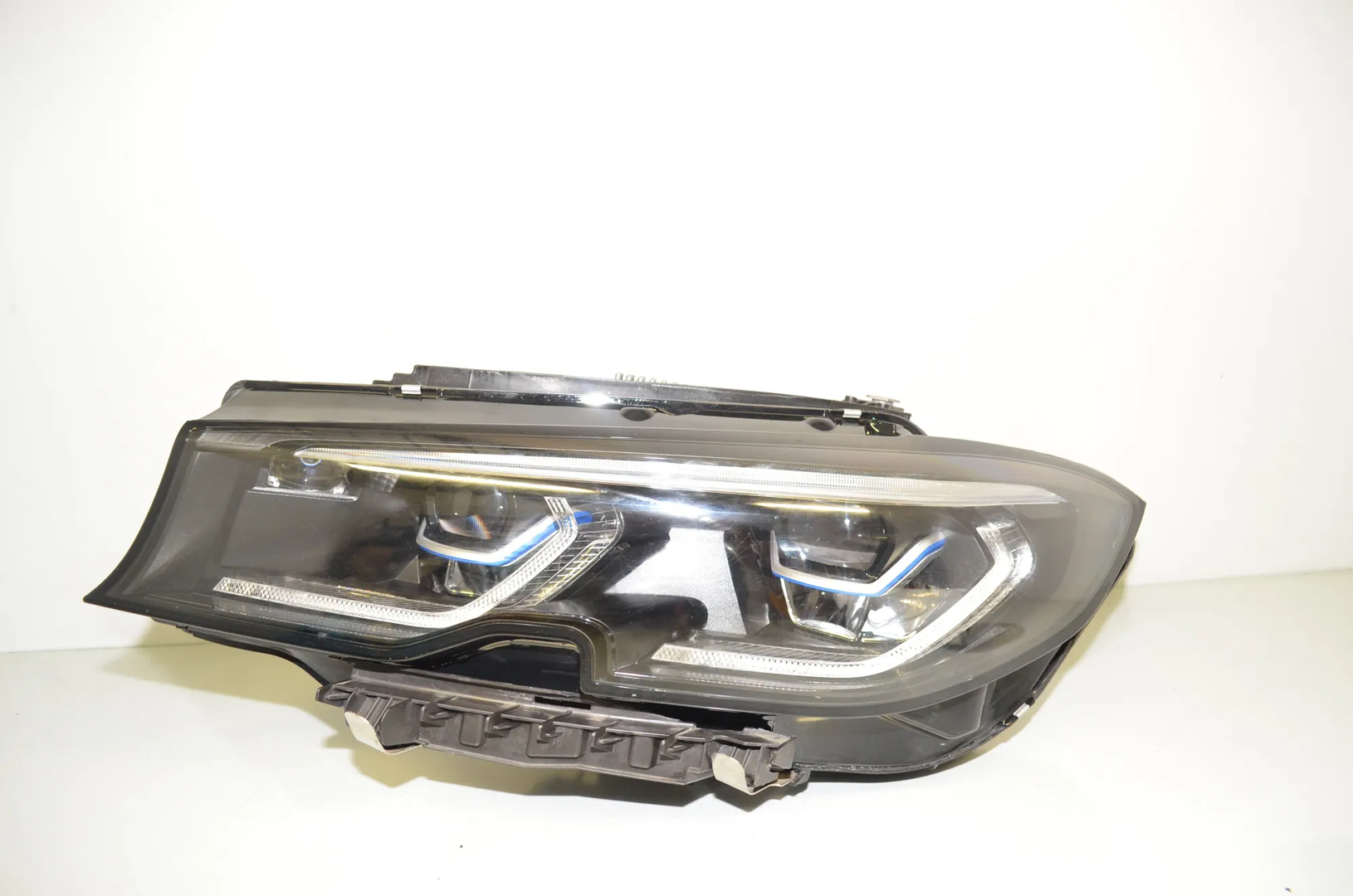 Front Left Headlight – OEM 9500915 · BMW 3 (G20, G28) (2018 - -) 330 e 2021 – 2