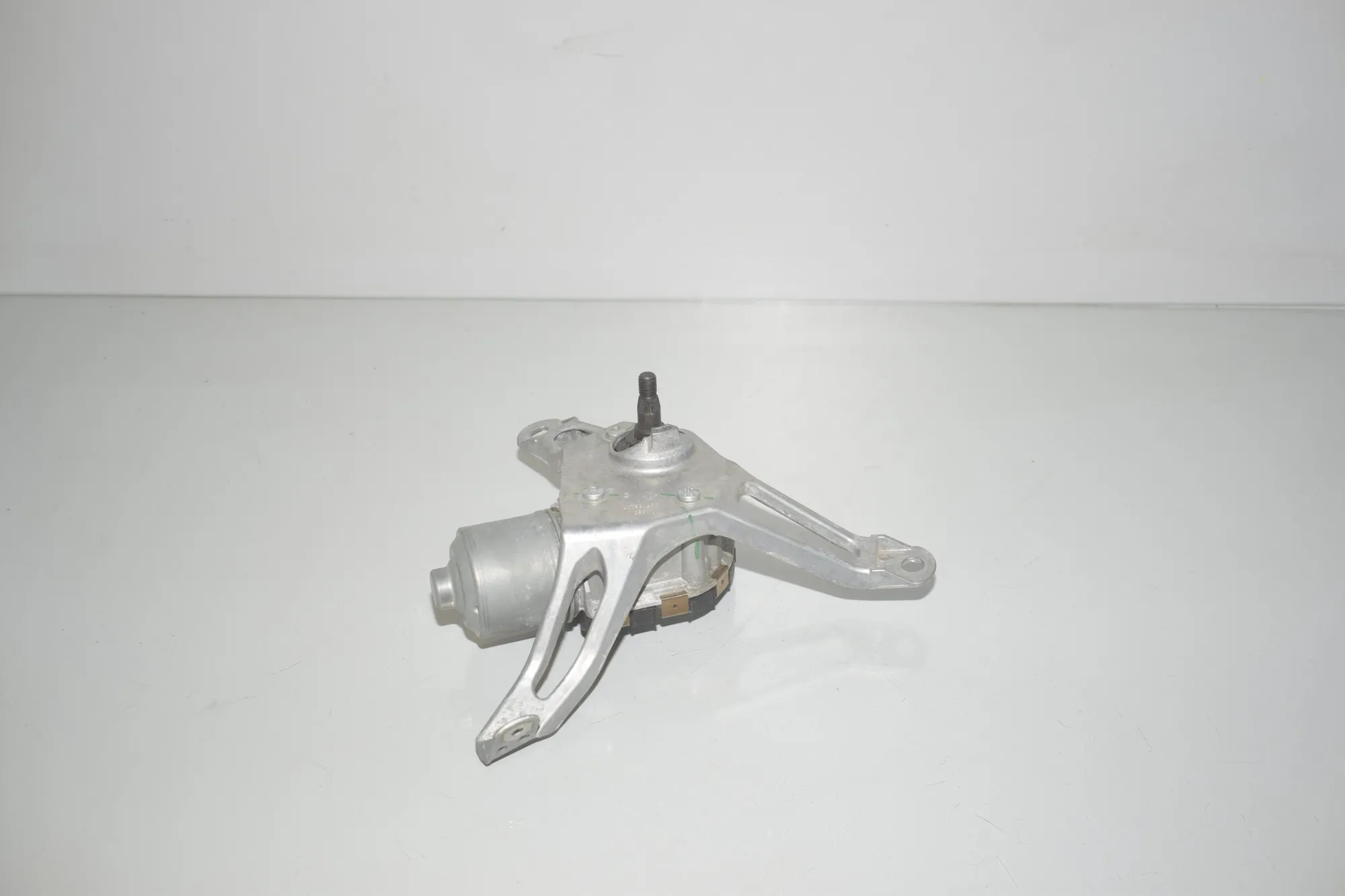 Front Windshield Wiper Mechanism – OEM 7359450-10 · BMW i3 (I01) s Electric 2022