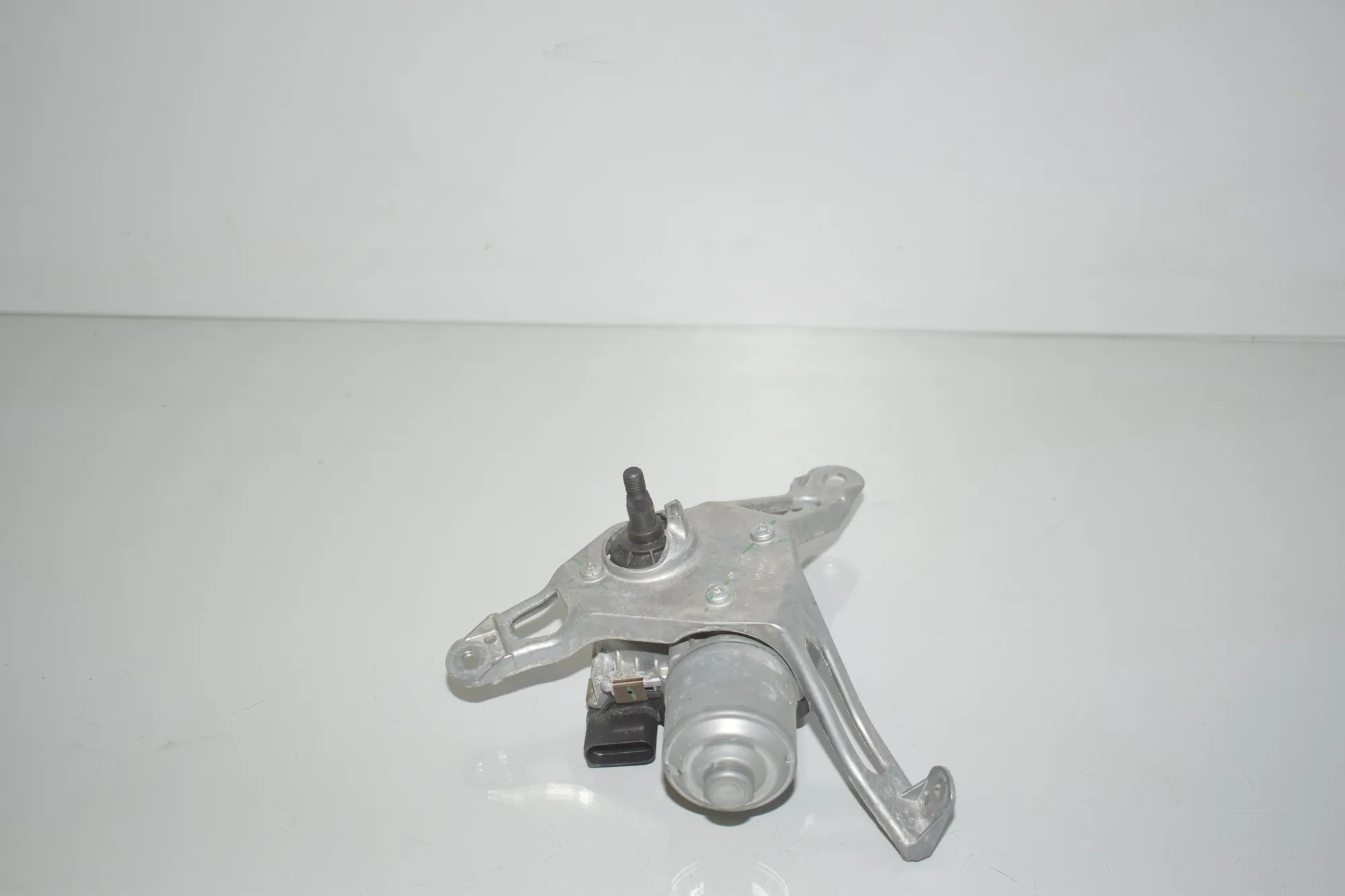 Front Windshield Wiper Mechanism – OEM 7359450-10 · BMW i3 (I01) s Electric 2022 – 2