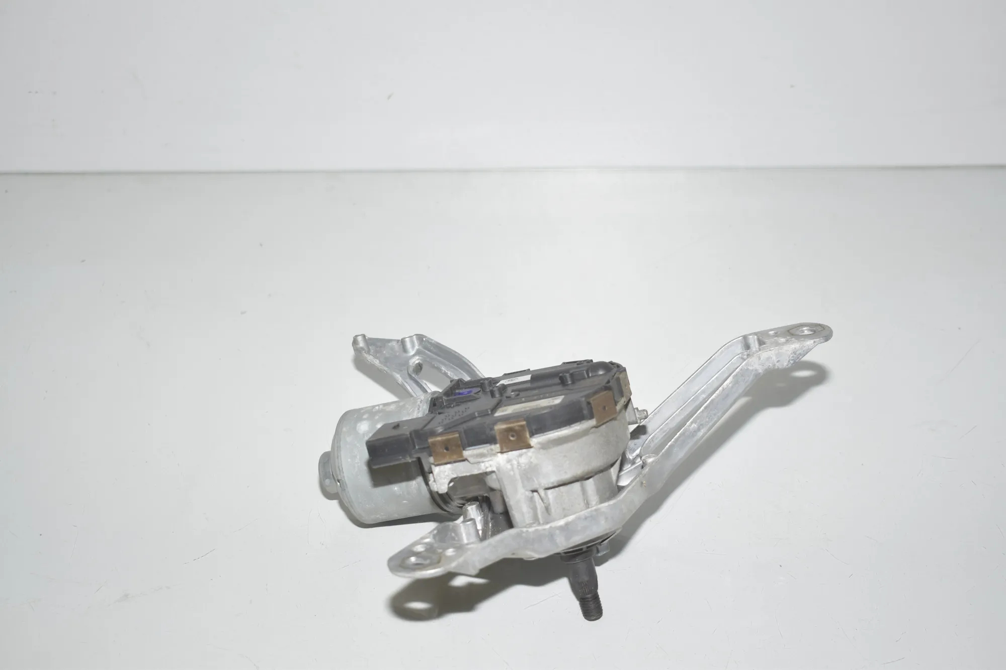 Front Windshield Wiper Mechanism – OEM 7359450-10 · BMW i3 (I01) s Electric 2022 – 4