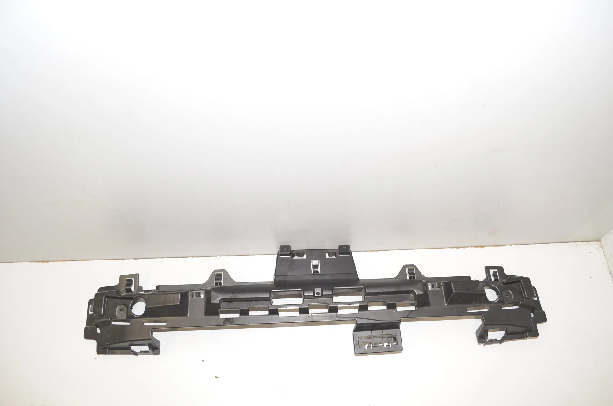 Rear Bumper Middle Bracket – OEM 7462344 · BMW i3 (I01) s Electric 2022