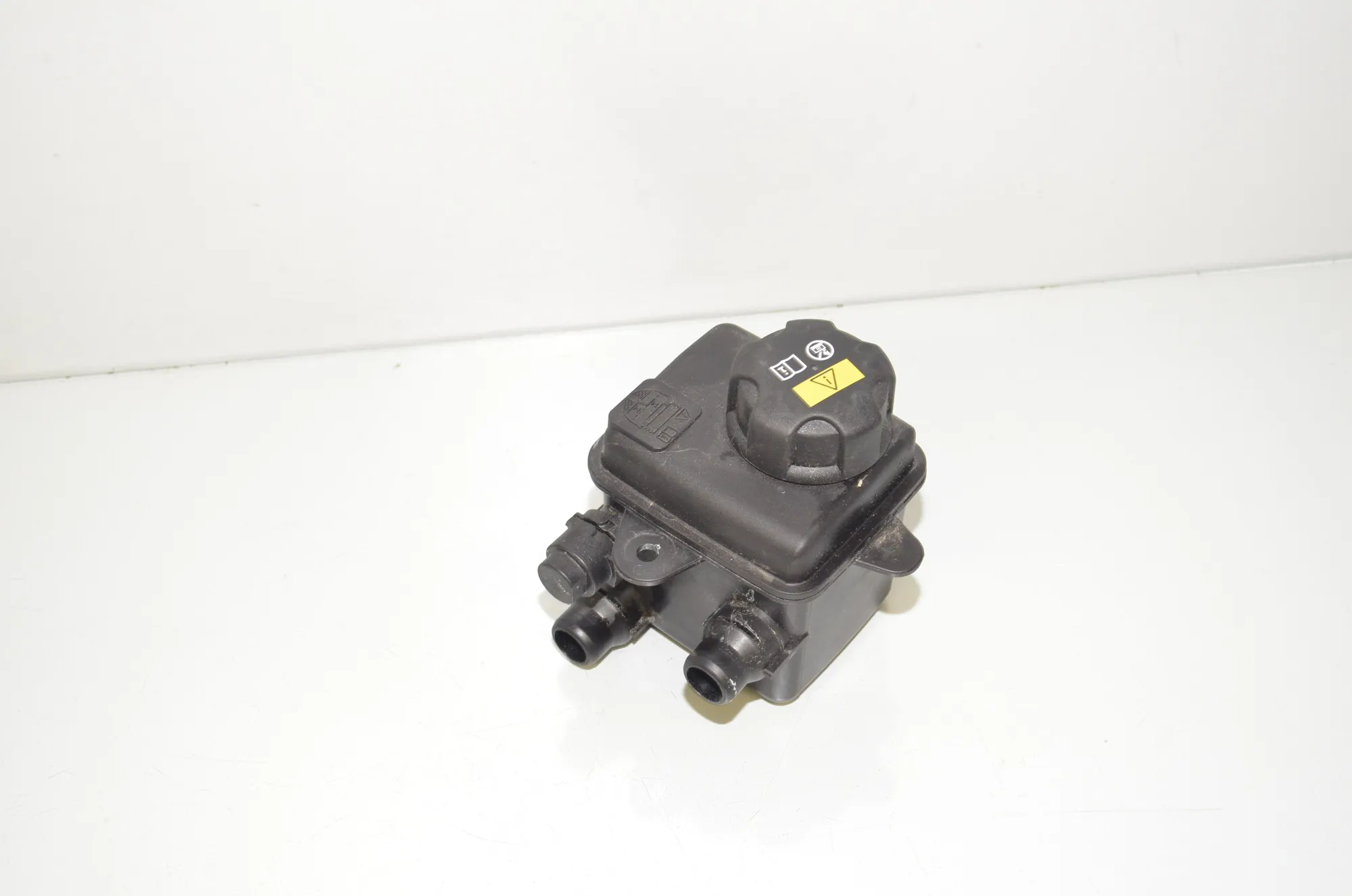 Expansion Tank – OEM 9327150 · BMW i3 (I01) s Electric 2022 – 3