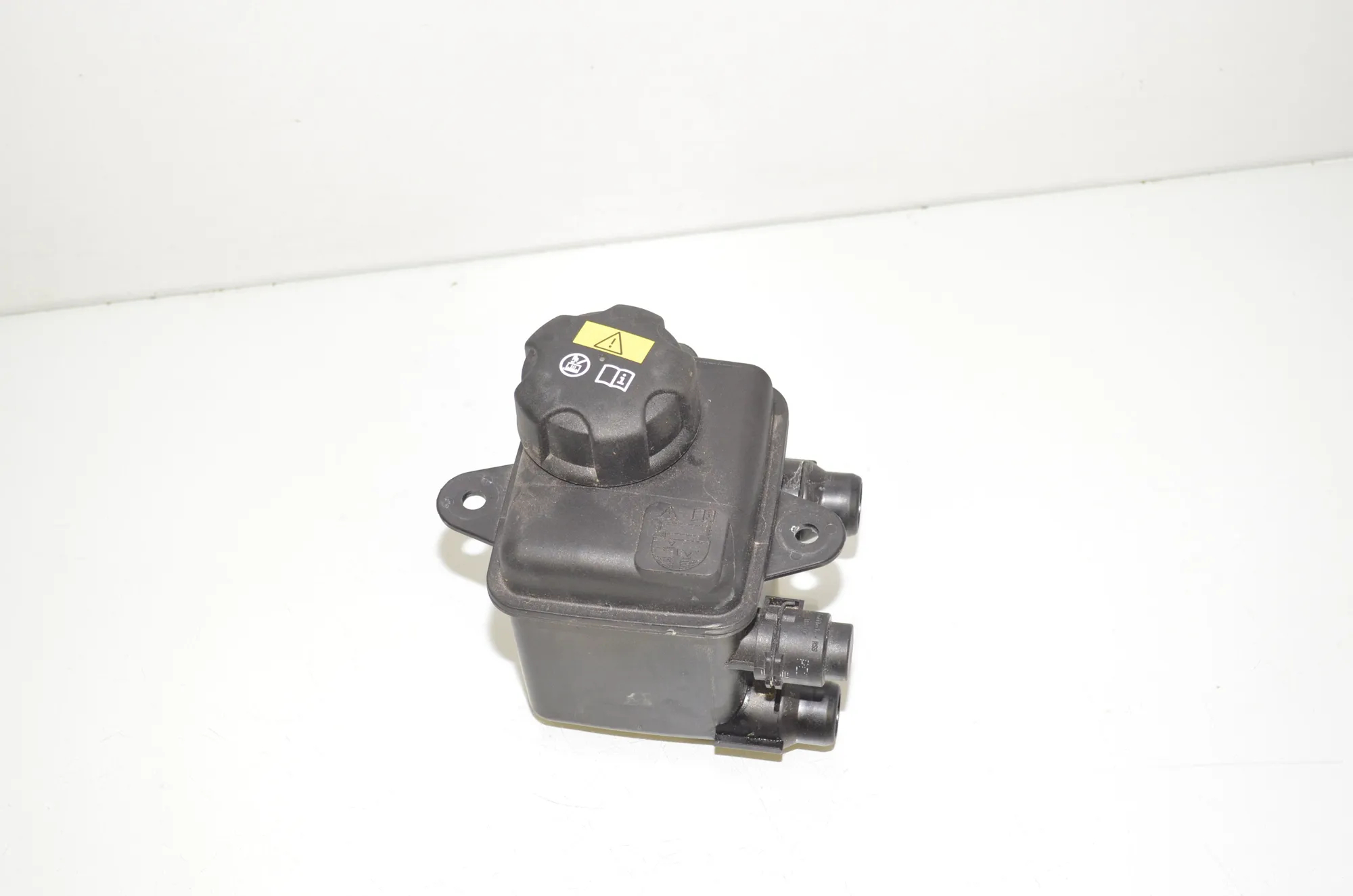 Expansion Tank – OEM 9327150 · BMW i3 (I01) s Electric 2022 – 2