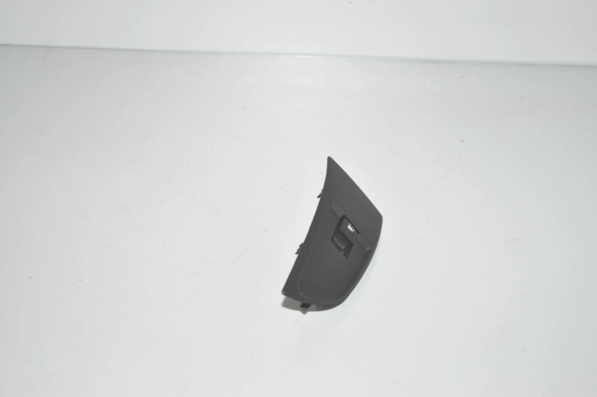 Front Right Door Window Switch – OEM 9208107 · BMW i3 (I01) s Electric 2022 – 3