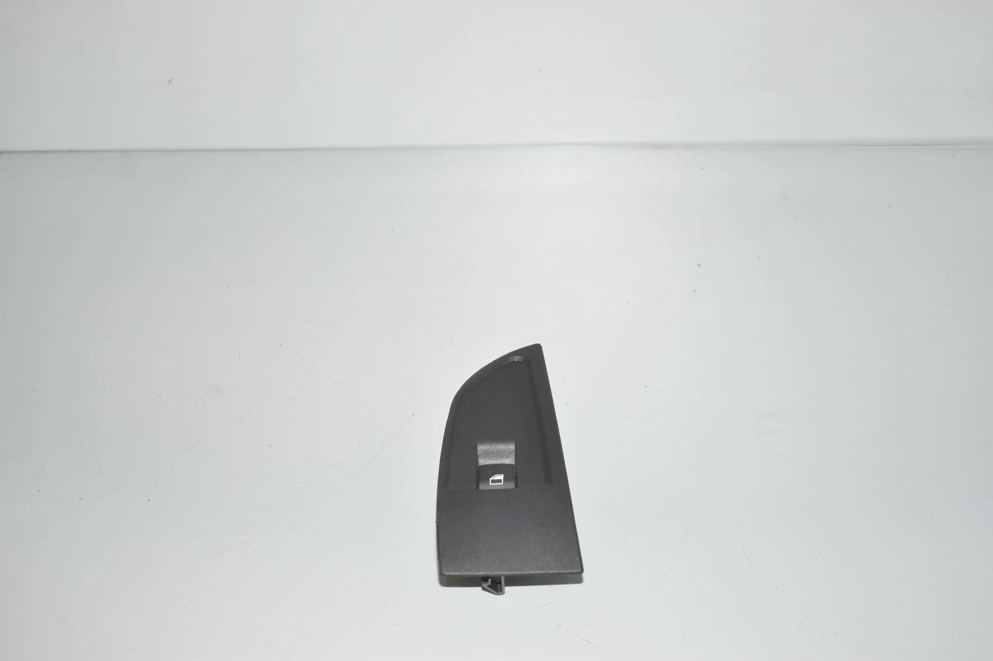 Front Right Door Window Switch – OEM 9208107 · BMW i3 (I01) s Electric 2022