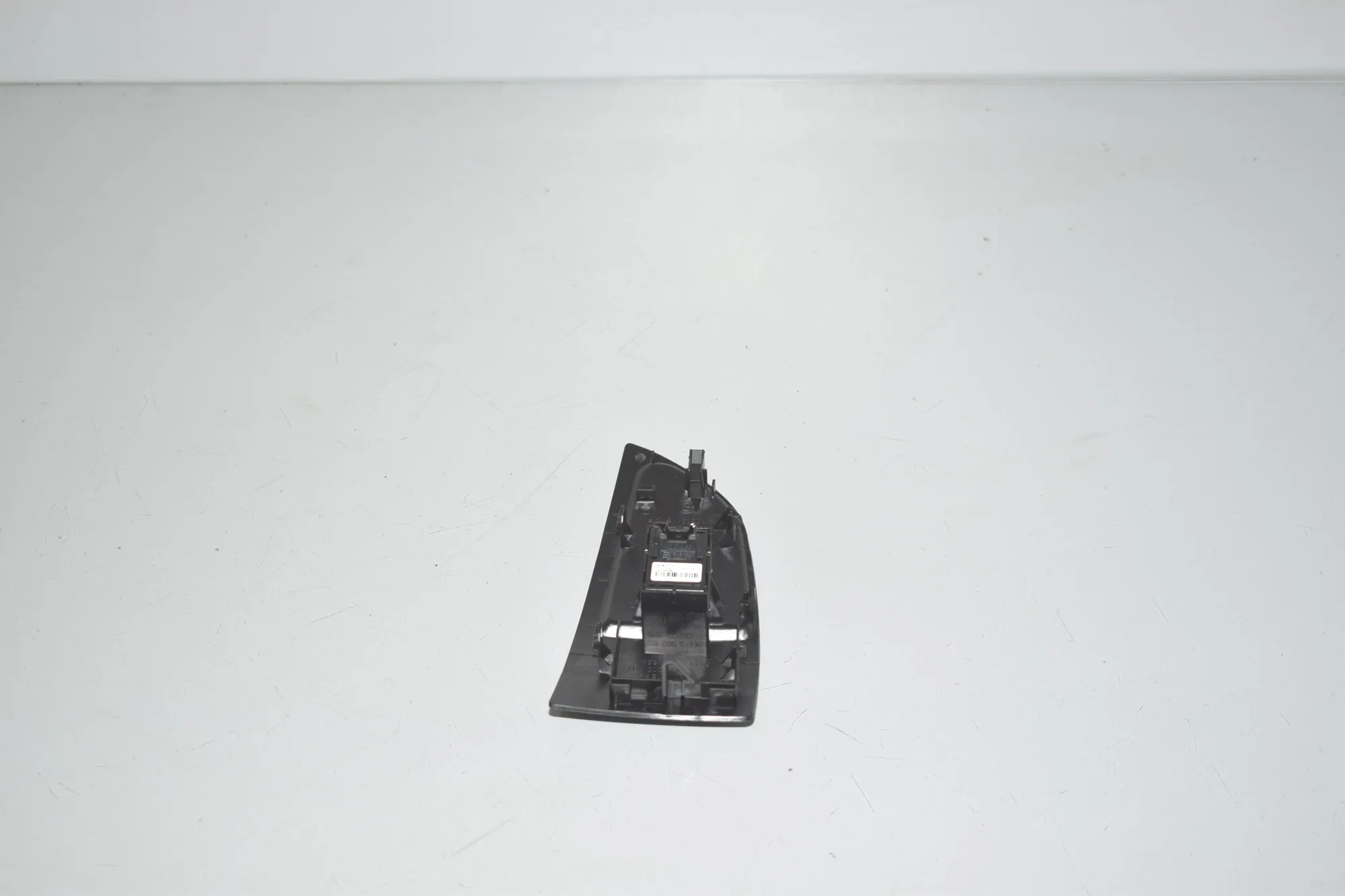 Front Right Door Window Switch – OEM 9208107 · BMW i3 (I01) s Electric 2022 – 4