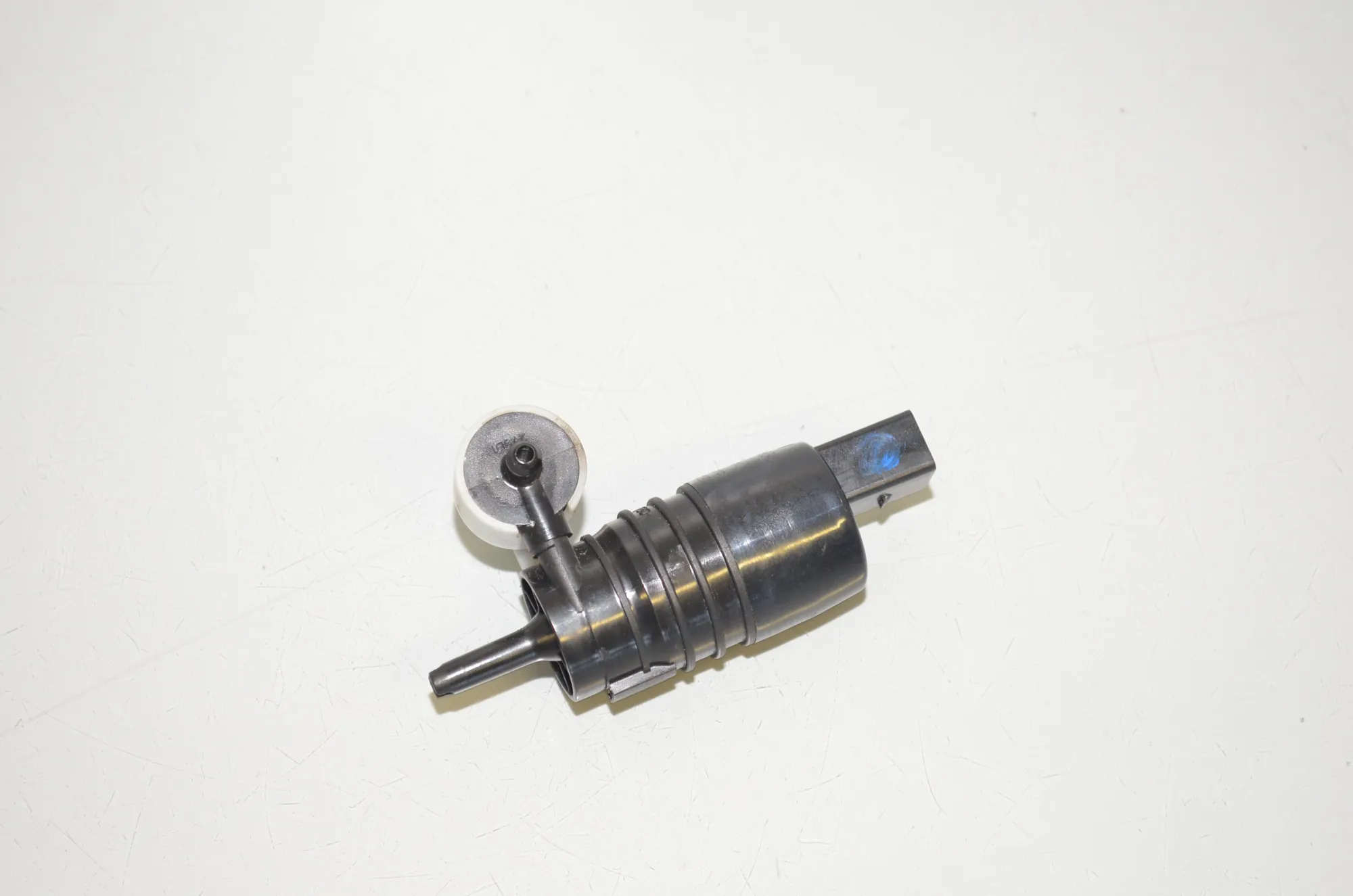 Washer Tank Motor – OEM 7388349 · BMW i3 (I01) s Electric 2022 – 2