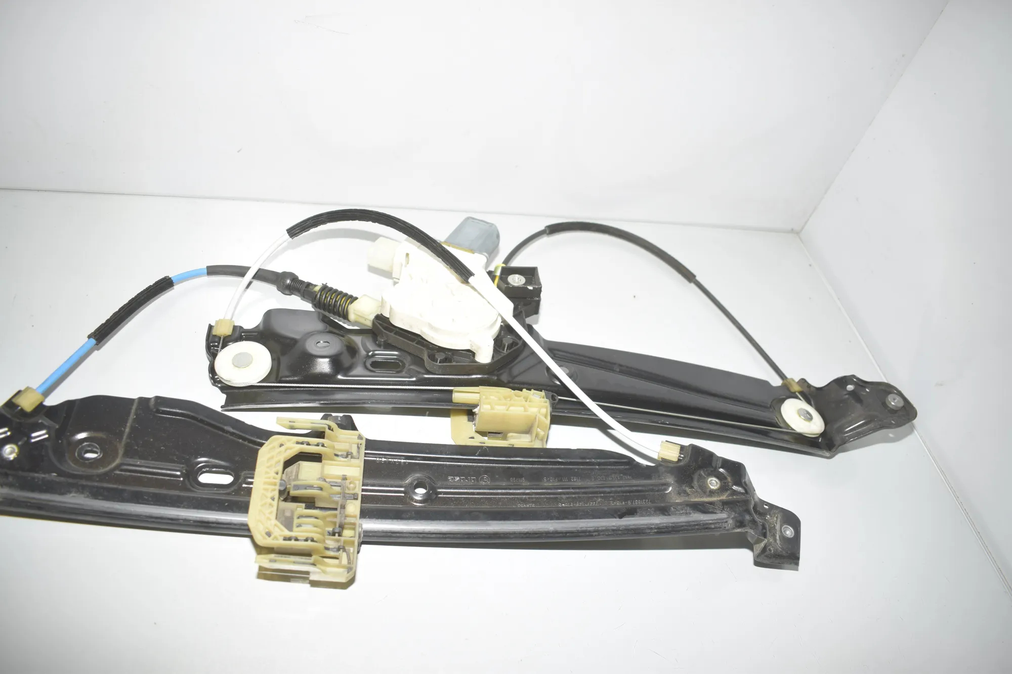 Front Left Door Window Regulator – OEM 7231888 · BMW 5 Touring (F11) 530 d 2012 – 3