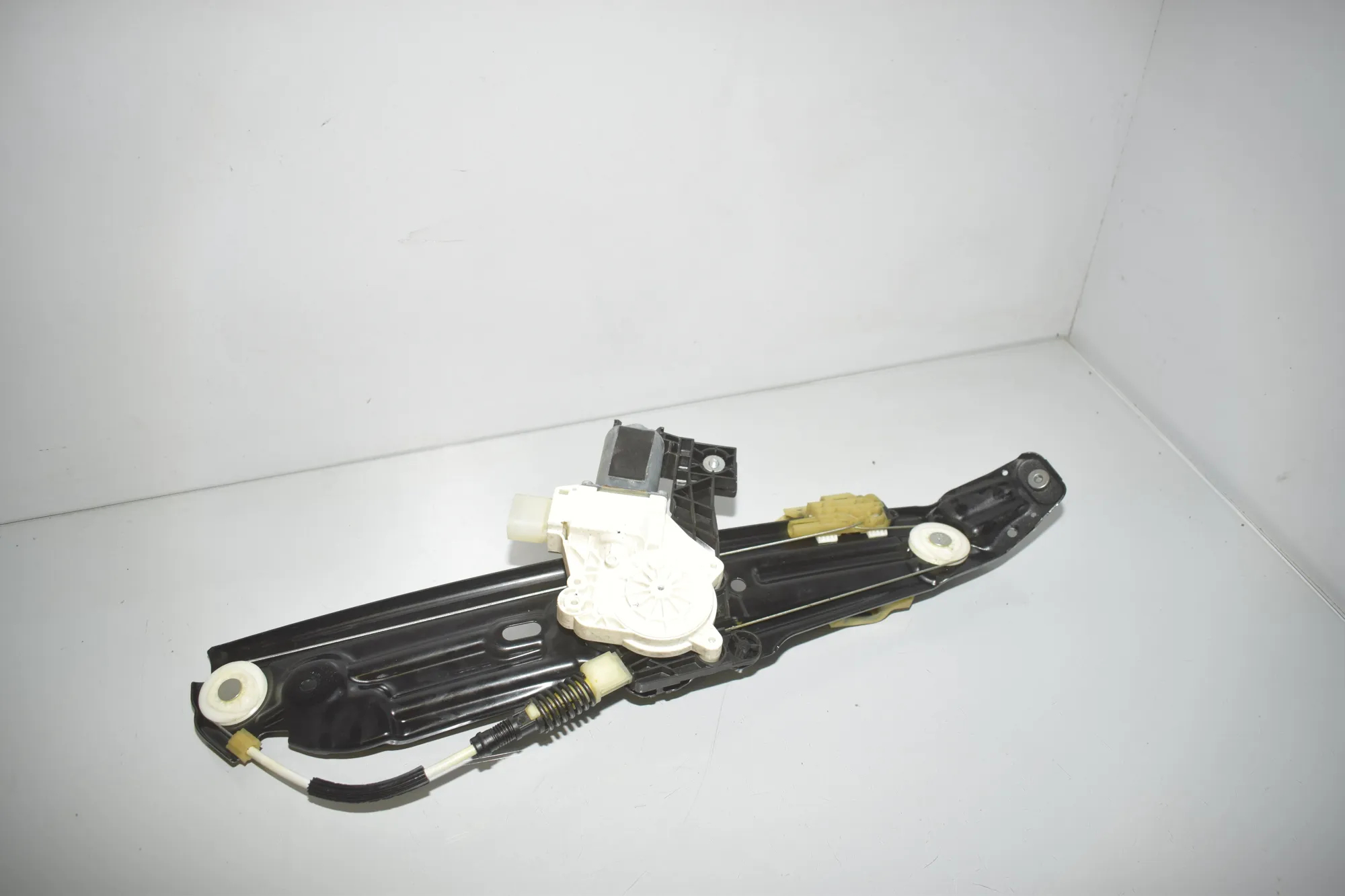 Rear Left Door Window Regulator – OEM 7182121 · BMW 5 Touring (F11) 530 d 2012 – 4