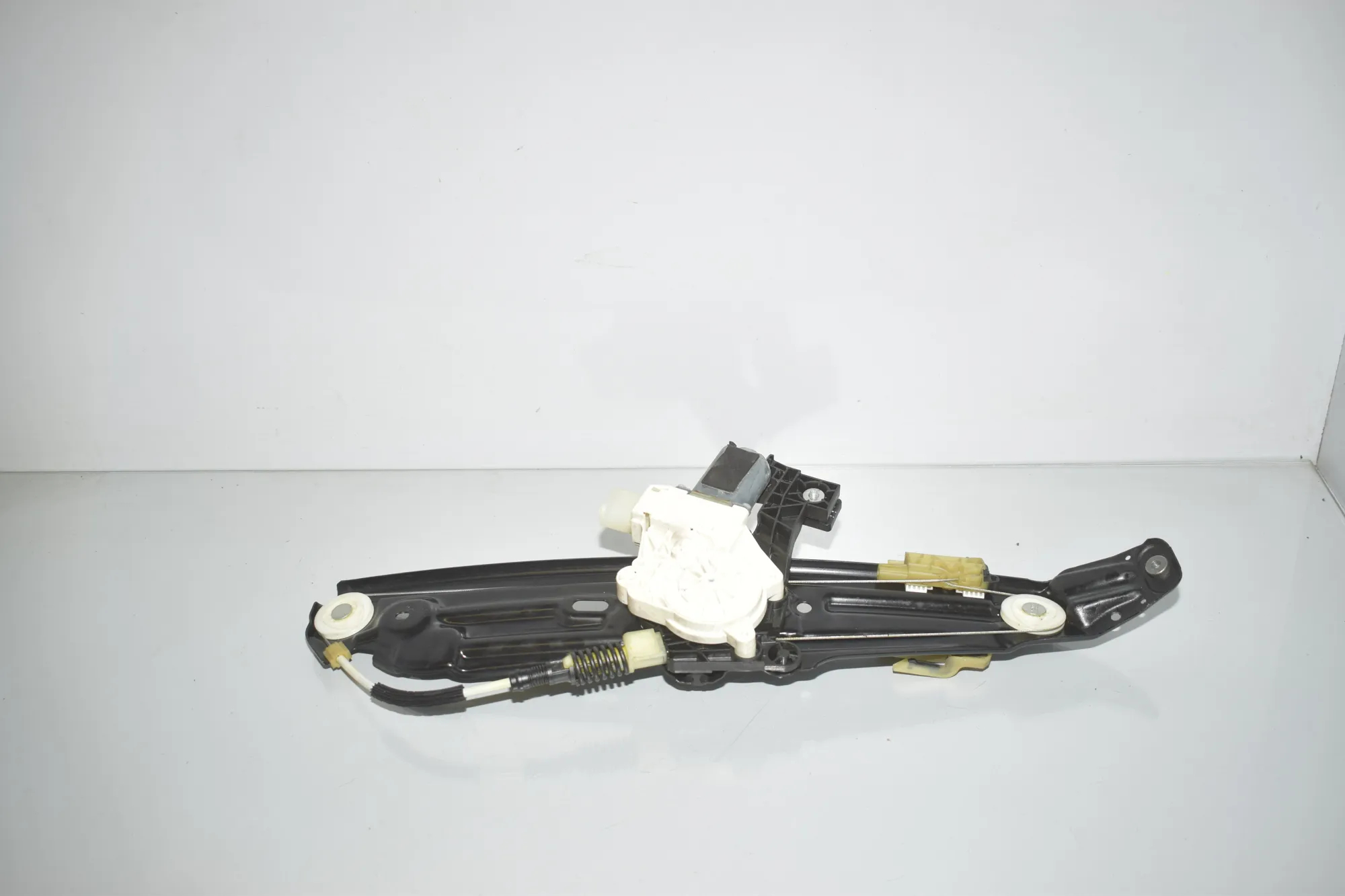 Rear Left Door Window Regulator – OEM 7182121 · BMW 5 Touring (F11) 530 d 2012 – 3