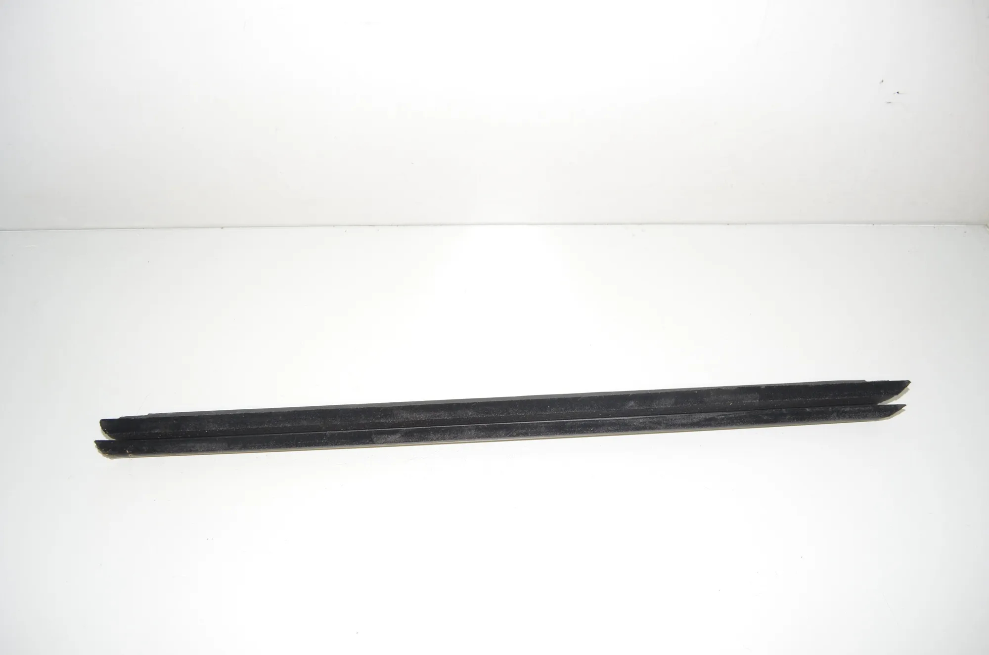Front Left Door Window Strip – OEM 7407419 · BMW 3 (G20, G28) BMW 3 (G20, G28) 330 e 2021