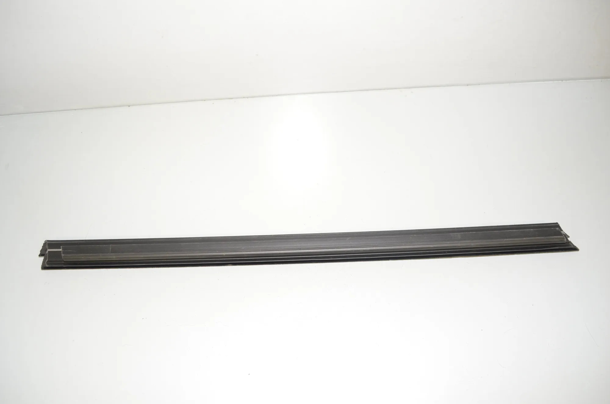 Front Left Door Window Strip – OEM 7407419 · BMW 3 (G20, G28) BMW 3 (G20, G28) 330 e 2021 – 3