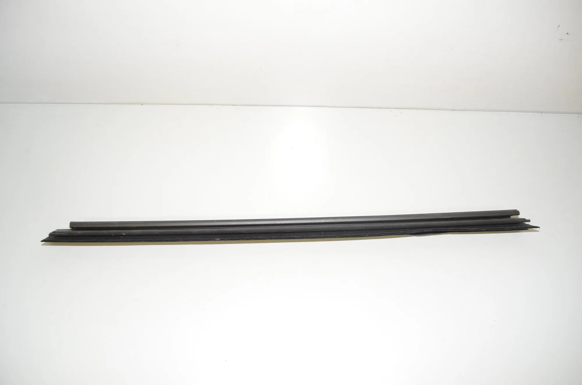 Front Left Door Window Strip – OEM 7407419 · BMW 3 (G20, G28) BMW 3 (G20, G28) 330 e 2021 – 4