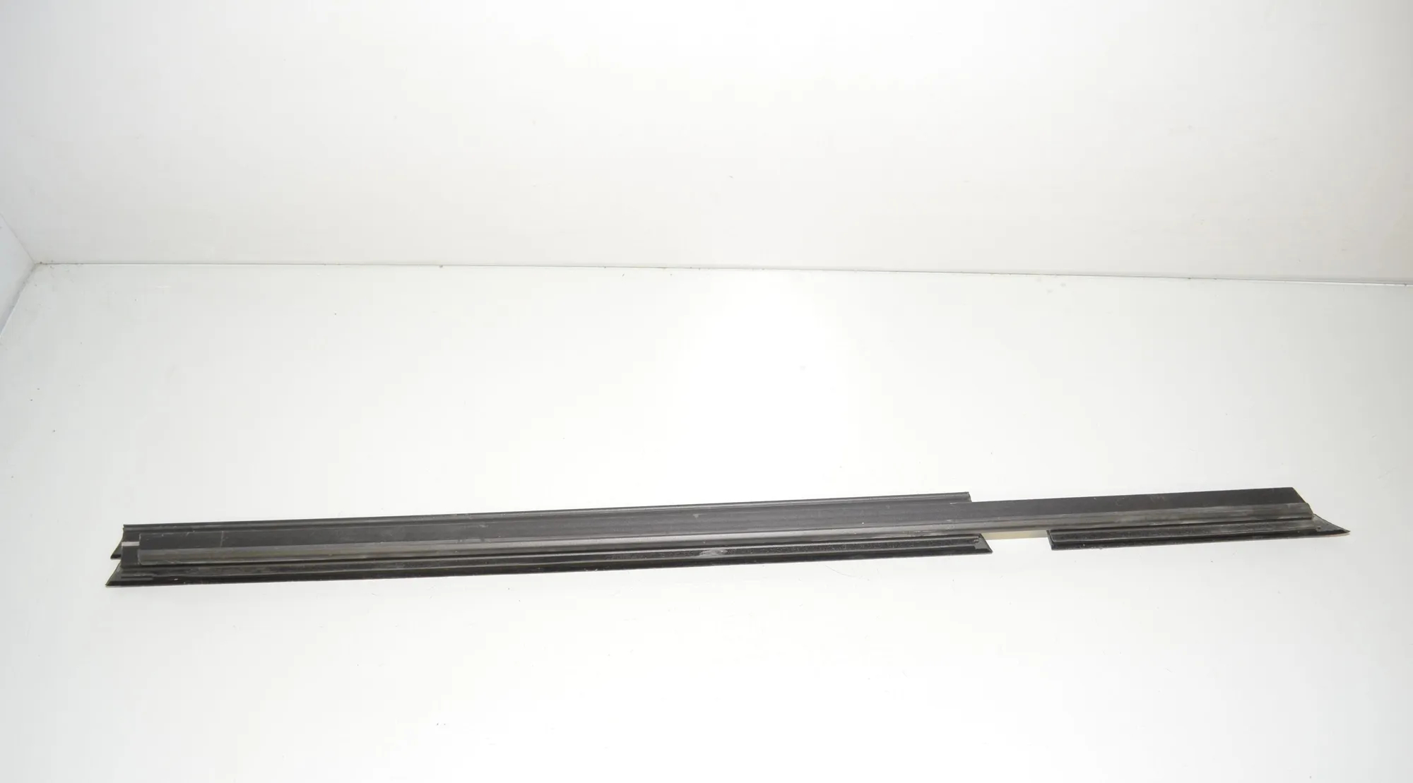 Rear Left Door Window Strip – OEM 7407421 · BMW 3 (G20, G28) BMW 3 (G20, G28) 330 e xDrive 2020 – 4