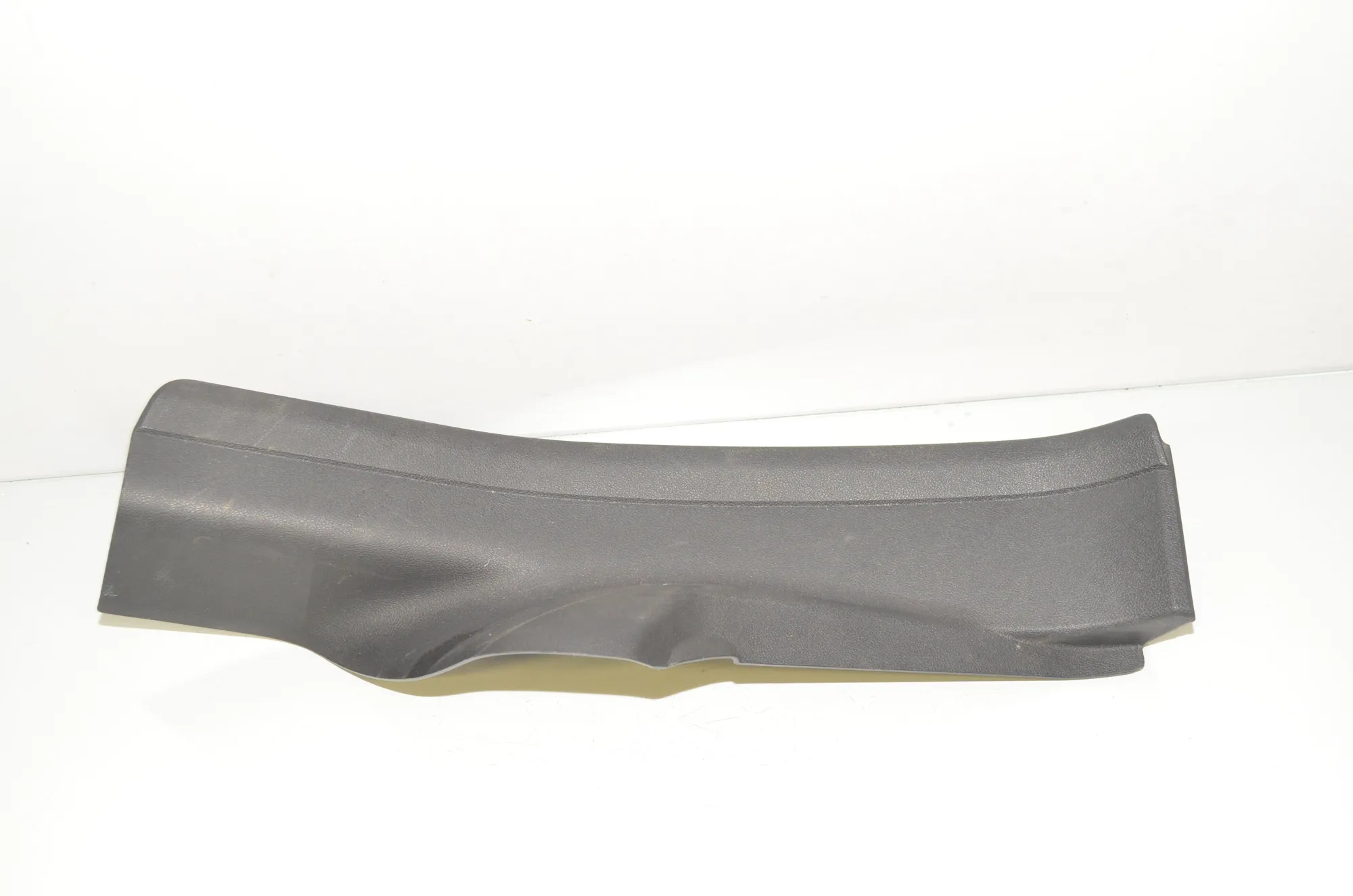 Rear Right Interior Step Trim – OEM 7446424 · BMW 3 Touring (G21) BMW 3 Touring (G21) 320 i 2020 – 2