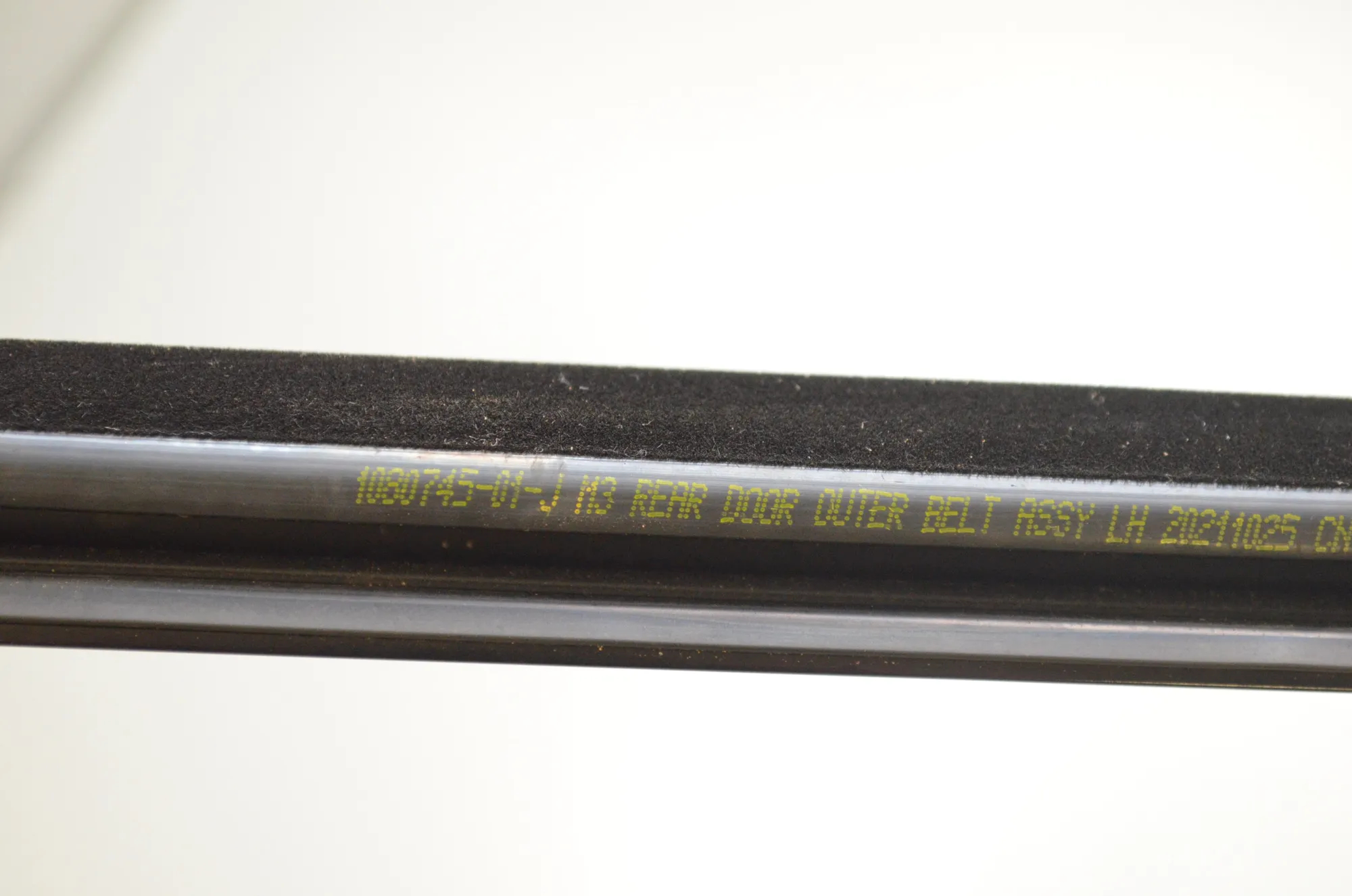 Rear Left Door Window Strip – OEM 1080745-01-J · TESLA MODEL 3 (2018 - -) EV 2021 – 5