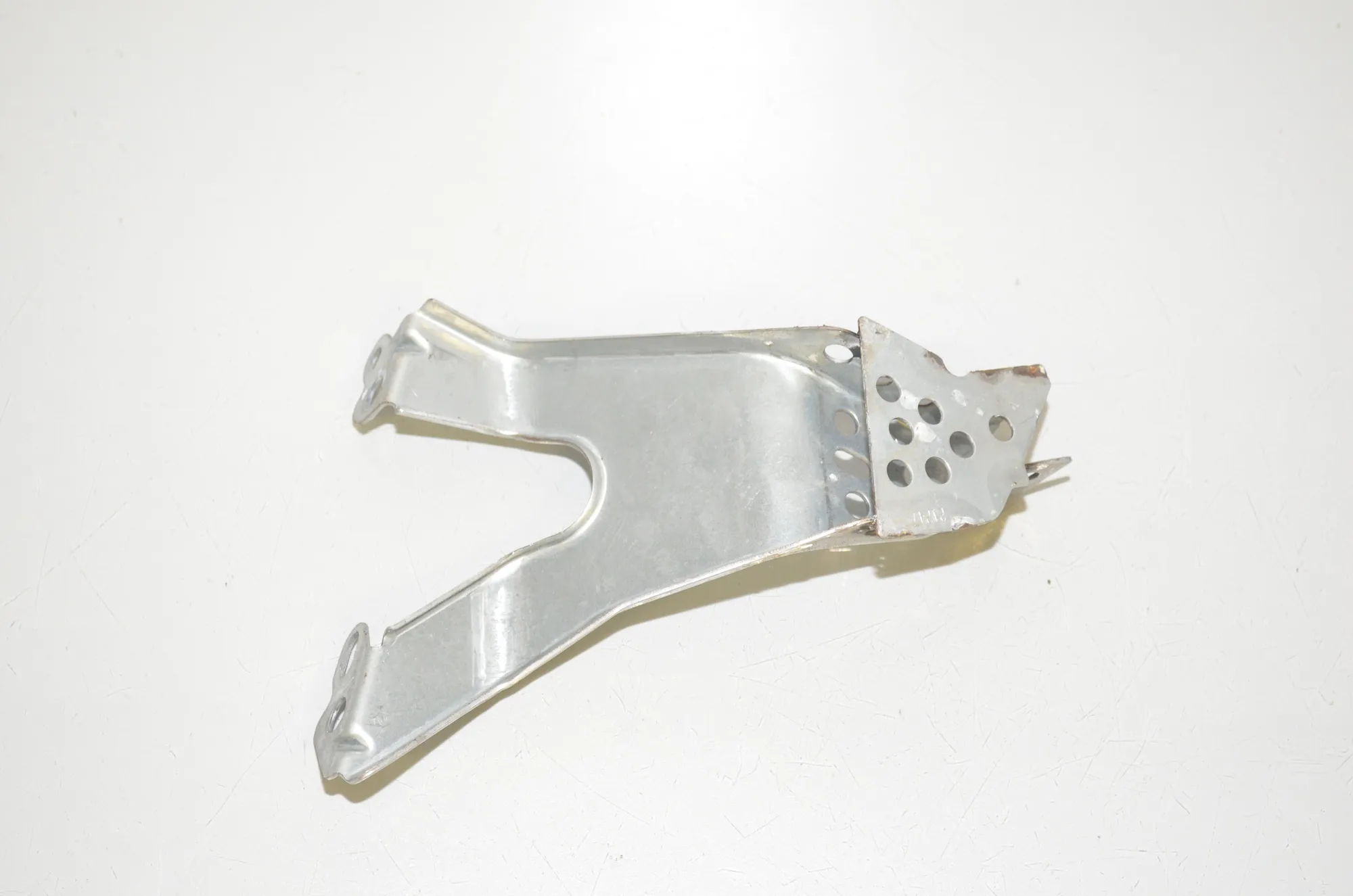 Bracket – OEM 1100562-E · TESLA MODEL 3 (2018 - -) EV 2021 – 3