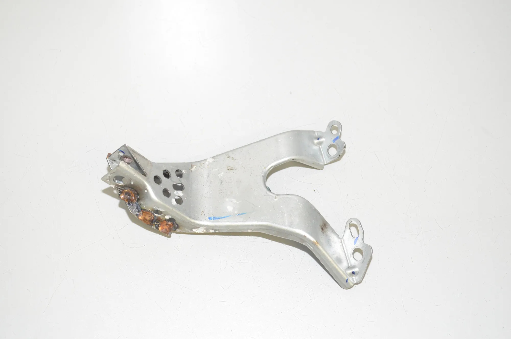 Bracket – OEM 1100562-E · TESLA MODEL 3 (2018 - -) EV 2021