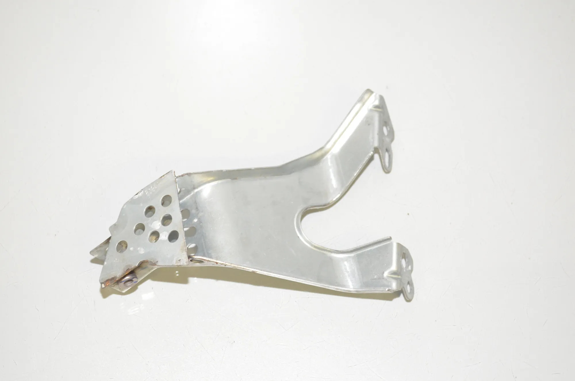 Bracket – OEM 1100562-E · TESLA MODEL 3 (2018 - -) EV 2021 – 4