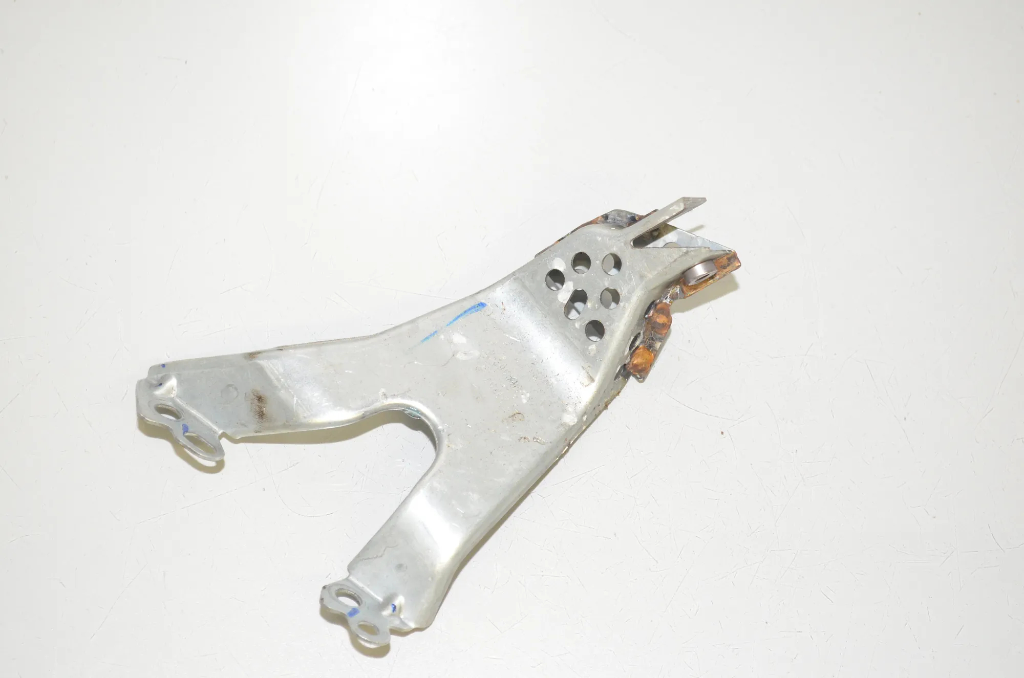 Bracket – OEM 1100562-E · TESLA MODEL 3 (2018 - -) EV 2021 – 2