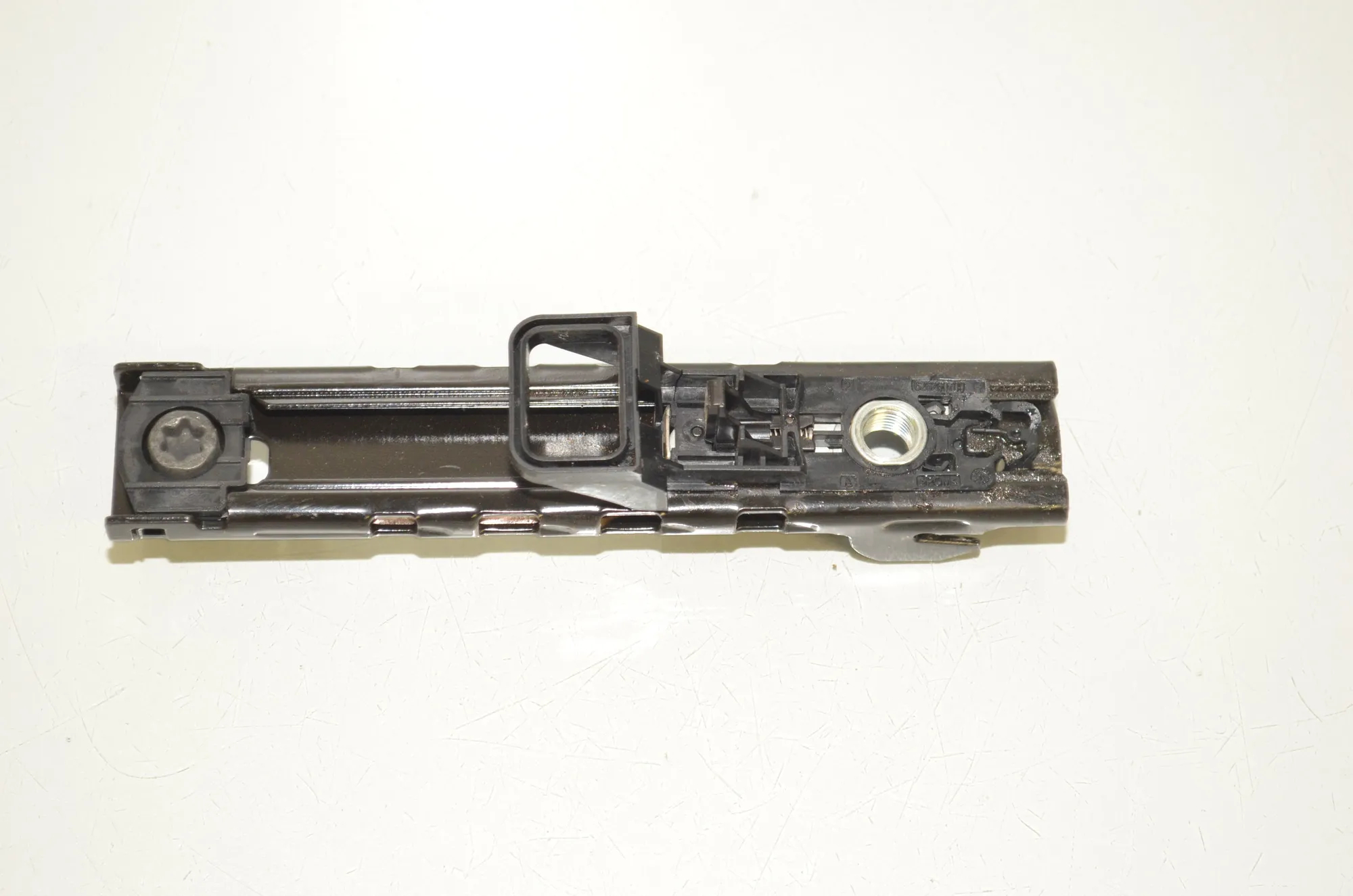 Bracket – OEM 1068130-C1-B · TESLA MODEL 3 (2018 - -) EV 2021 – 3