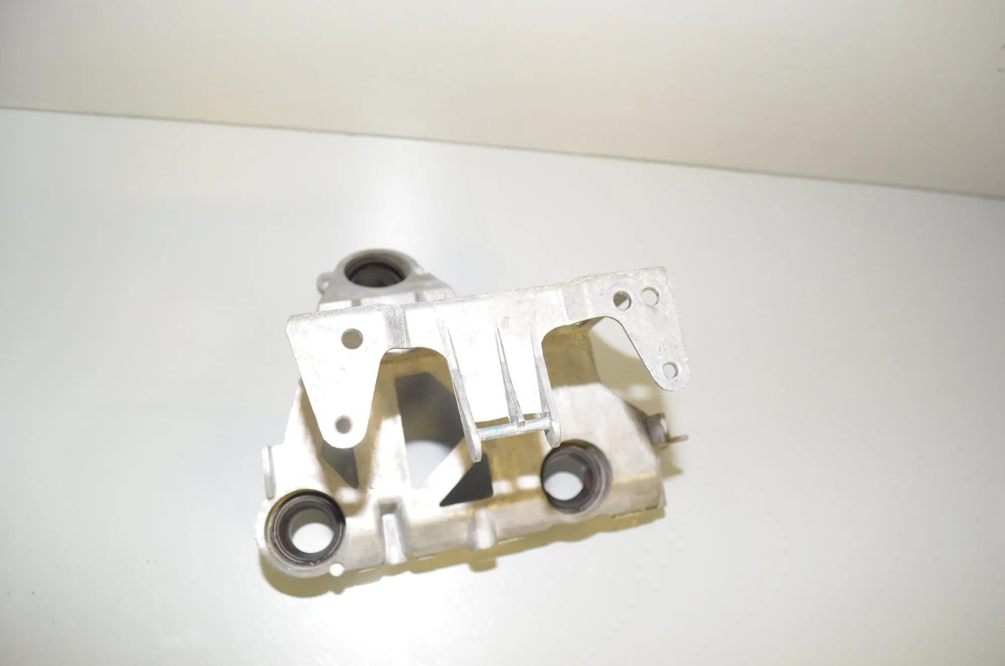 Air Conditioner Compressor Bracket – OEM 1500696-00-B · TESLA MODEL 3 (2018 - -) EV 2021 – 4