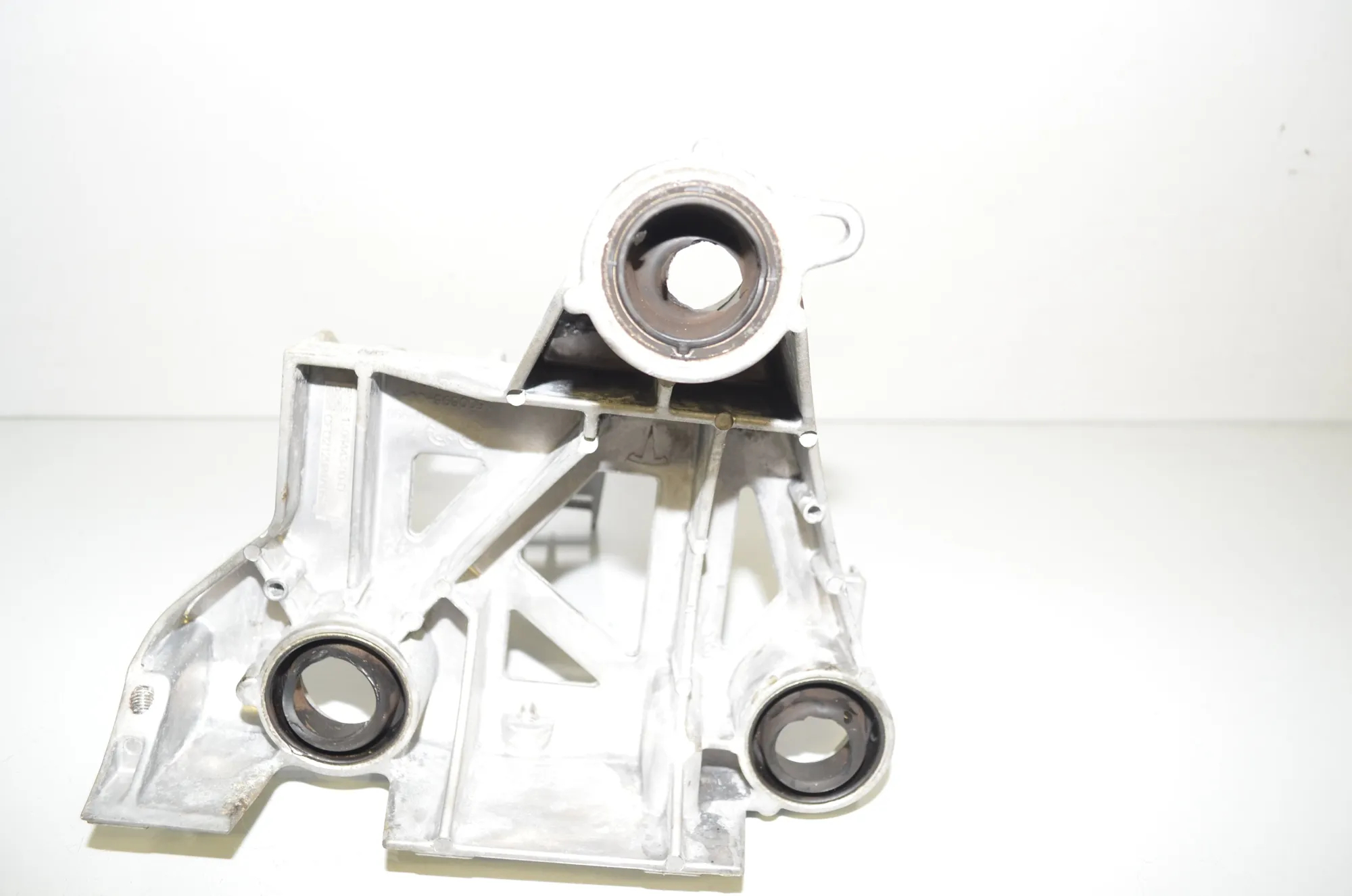 Air Conditioner Compressor Bracket – OEM 1500696-00-B · TESLA MODEL 3 (2018 - -) EV 2021 – 2