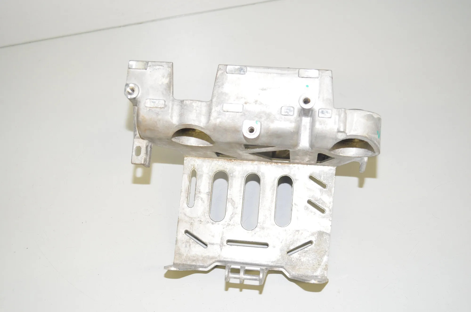Air Conditioner Compressor Bracket – OEM 1500696-00-B · TESLA MODEL 3 (2018 - -) EV 2021 – 5