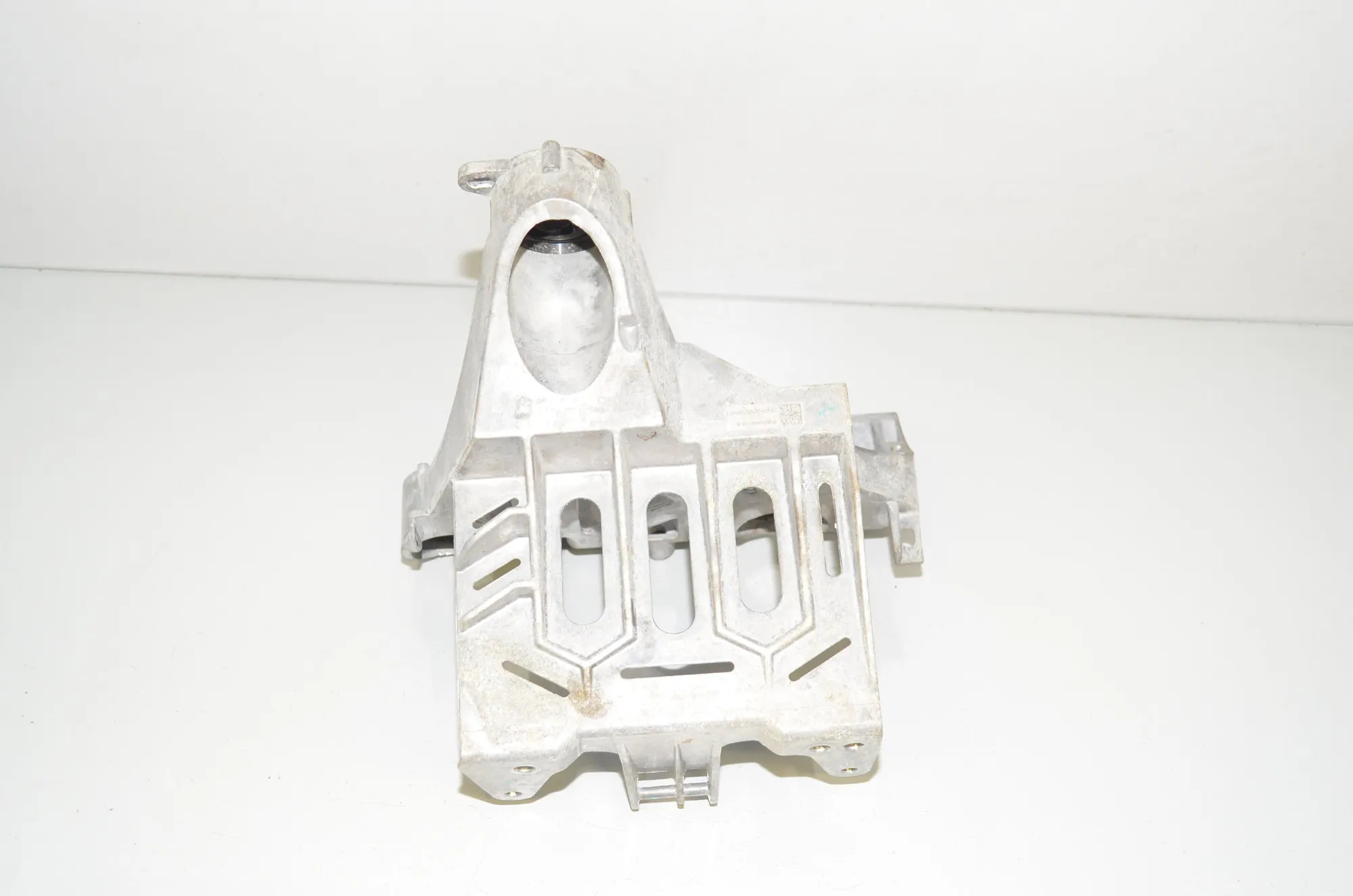 Air Conditioner Compressor Bracket – OEM 1500696-00-B · TESLA MODEL 3 (2018 - -) EV 2021 – 3